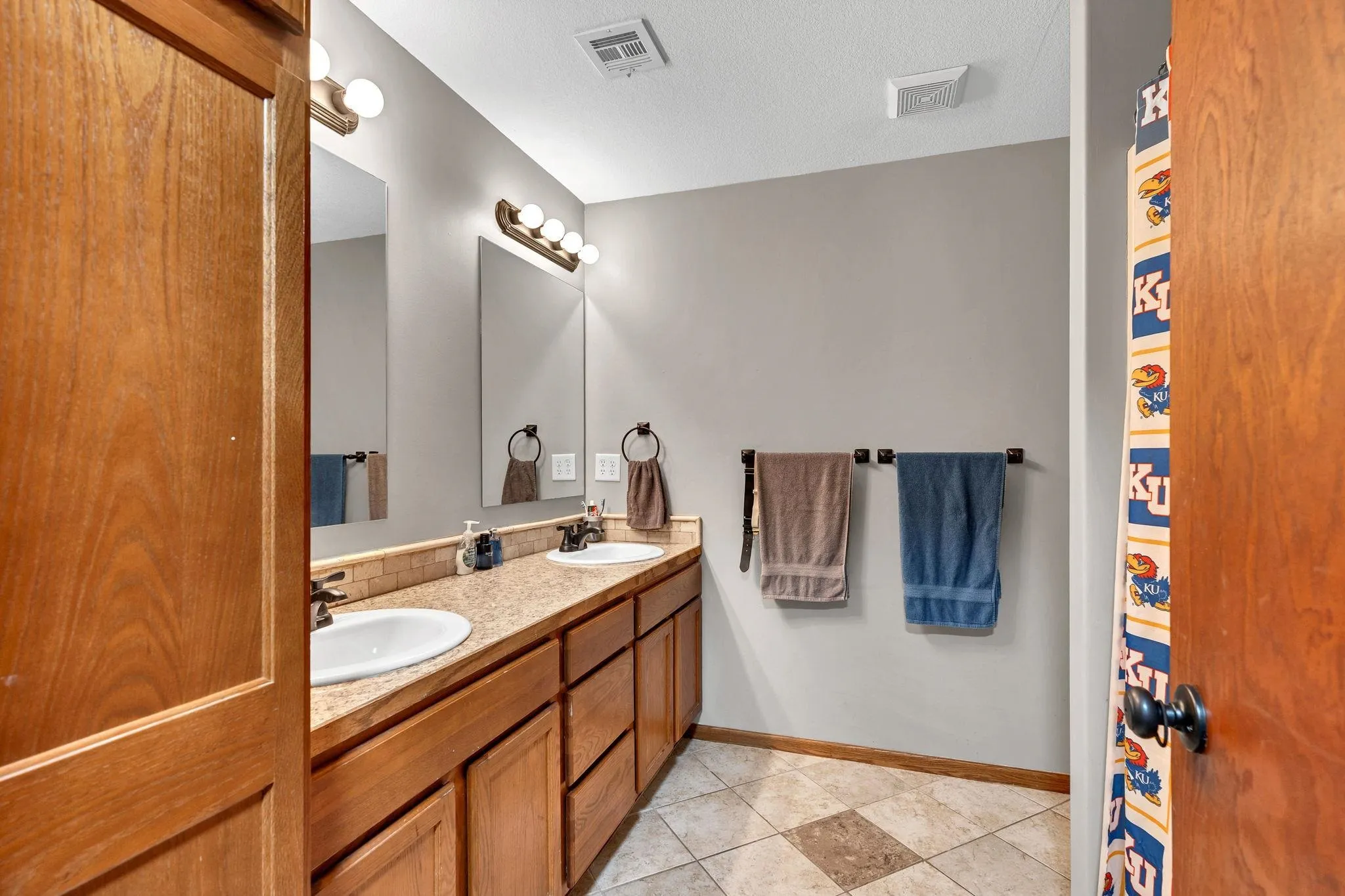 Towanda, Kansas 67144, United States, 6 Bedrooms Bedrooms, ,4 BathroomsBathrooms,Residential,Active,181914