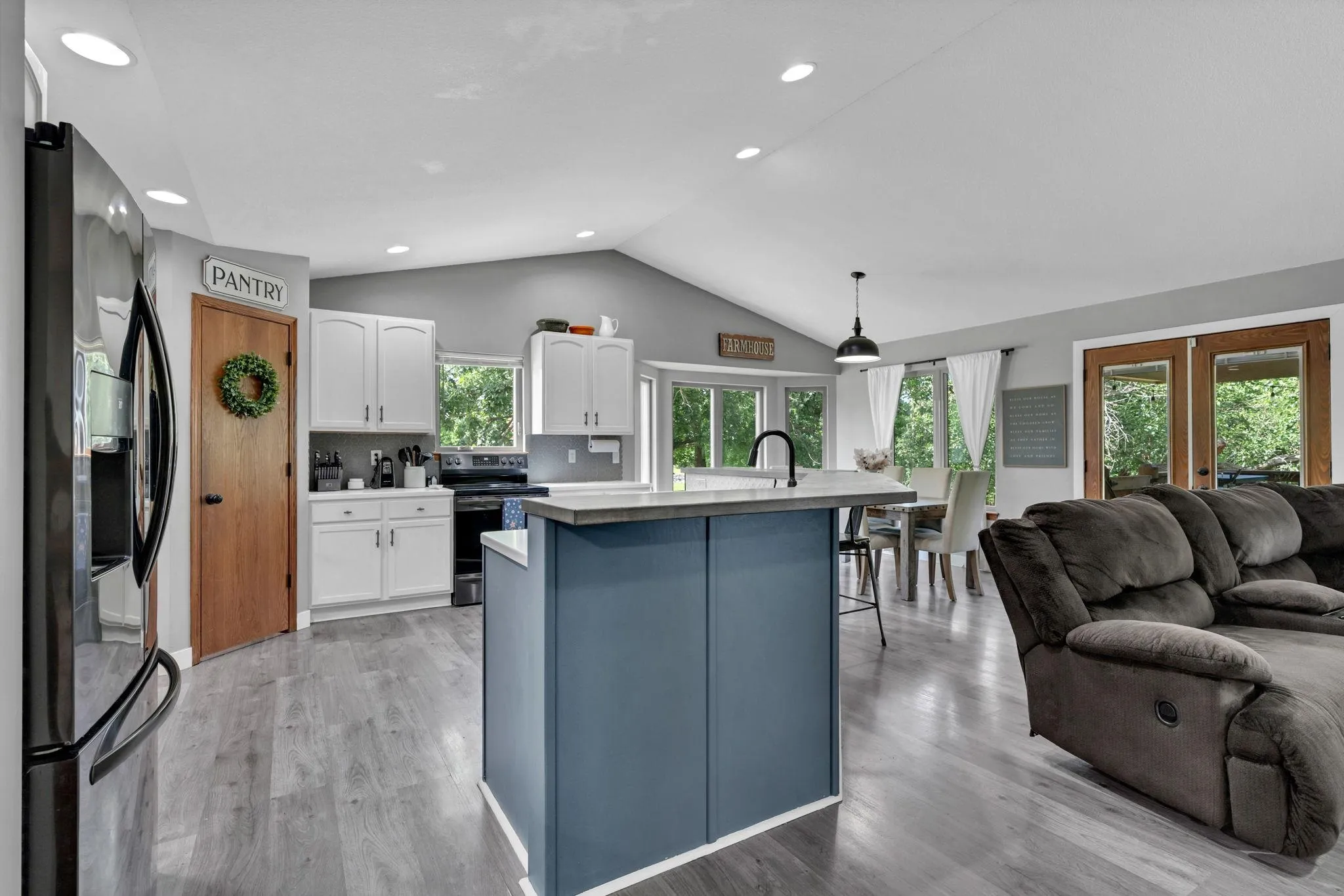 Towanda, Kansas 67144, United States, 6 Bedrooms Bedrooms, ,4 BathroomsBathrooms,Residential,Active,181914