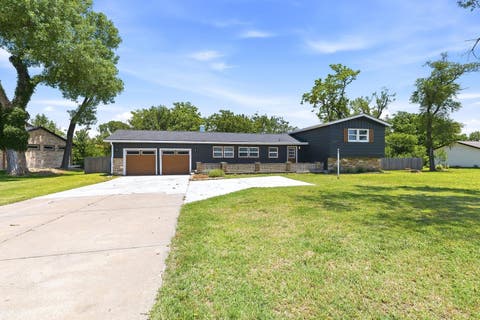 Homes For Sale - 1520 S Andover Rd<br/> Andover, KS 67002