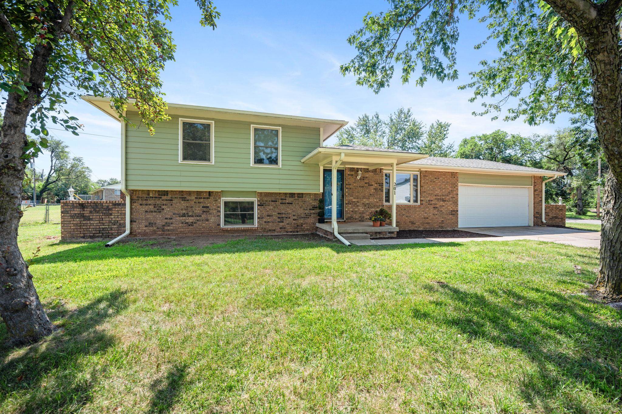 201 Janet Ave, Clearwater, Kansas image 2