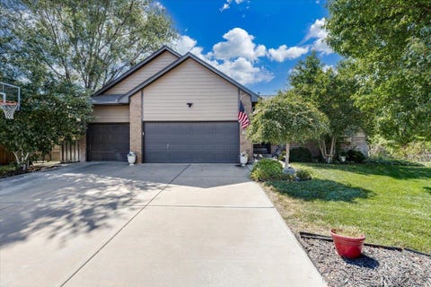 Homes For Sale - 1309 S Summit Cir<br/> Derby, KS 67037