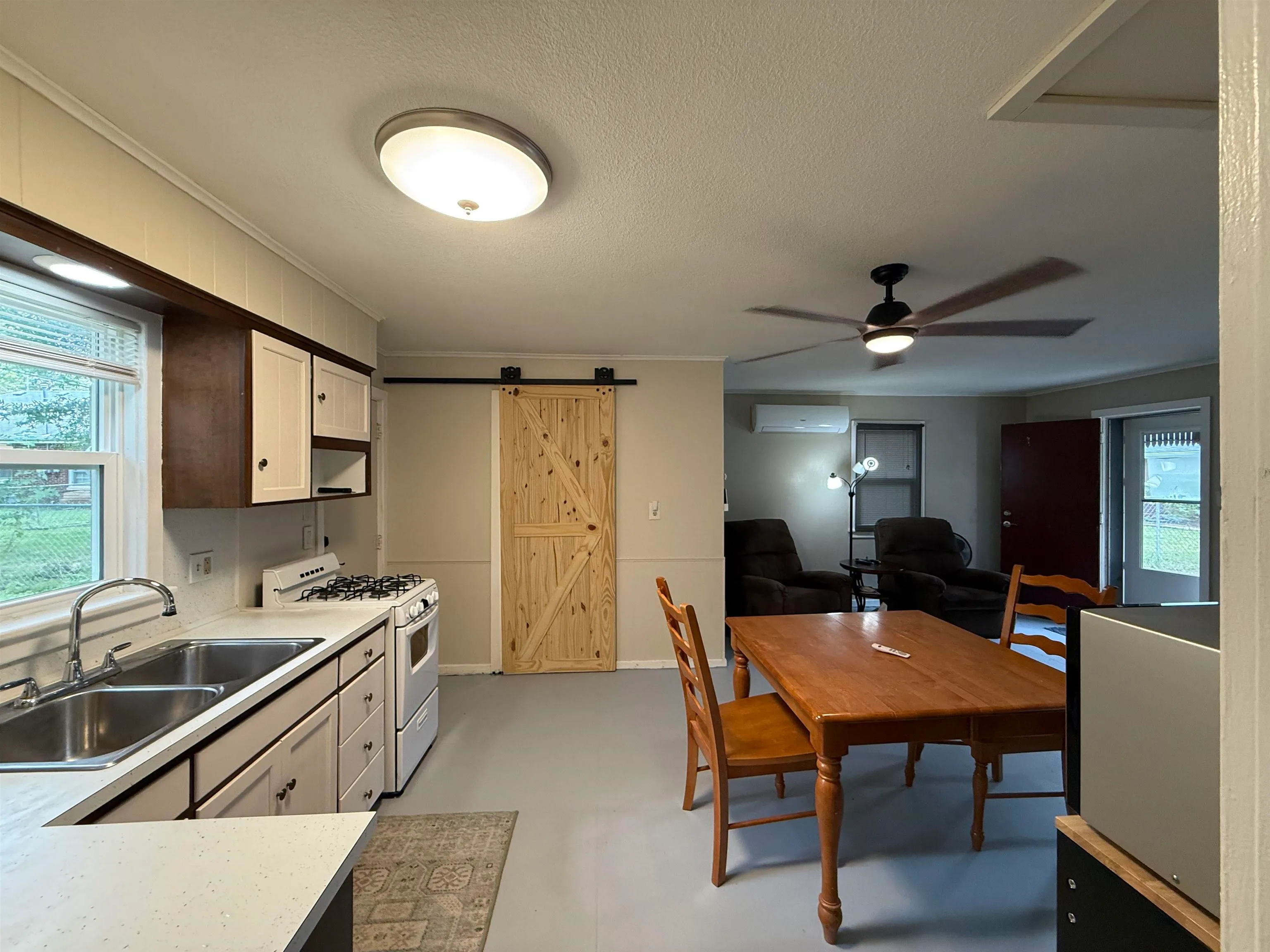 Winfield, Kansas 67156, United States, 1 Bedroom Bedrooms, ,1 BathroomBathrooms,Residential,Active,224709