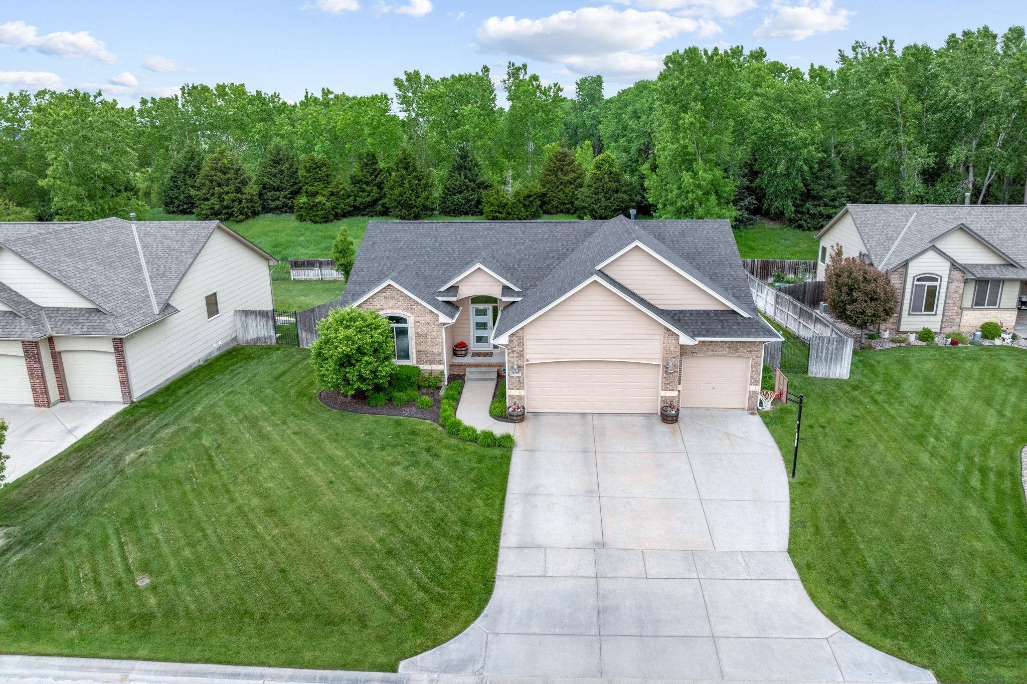 8306 W Candlewood Cir, Wichita, Kansas image 1