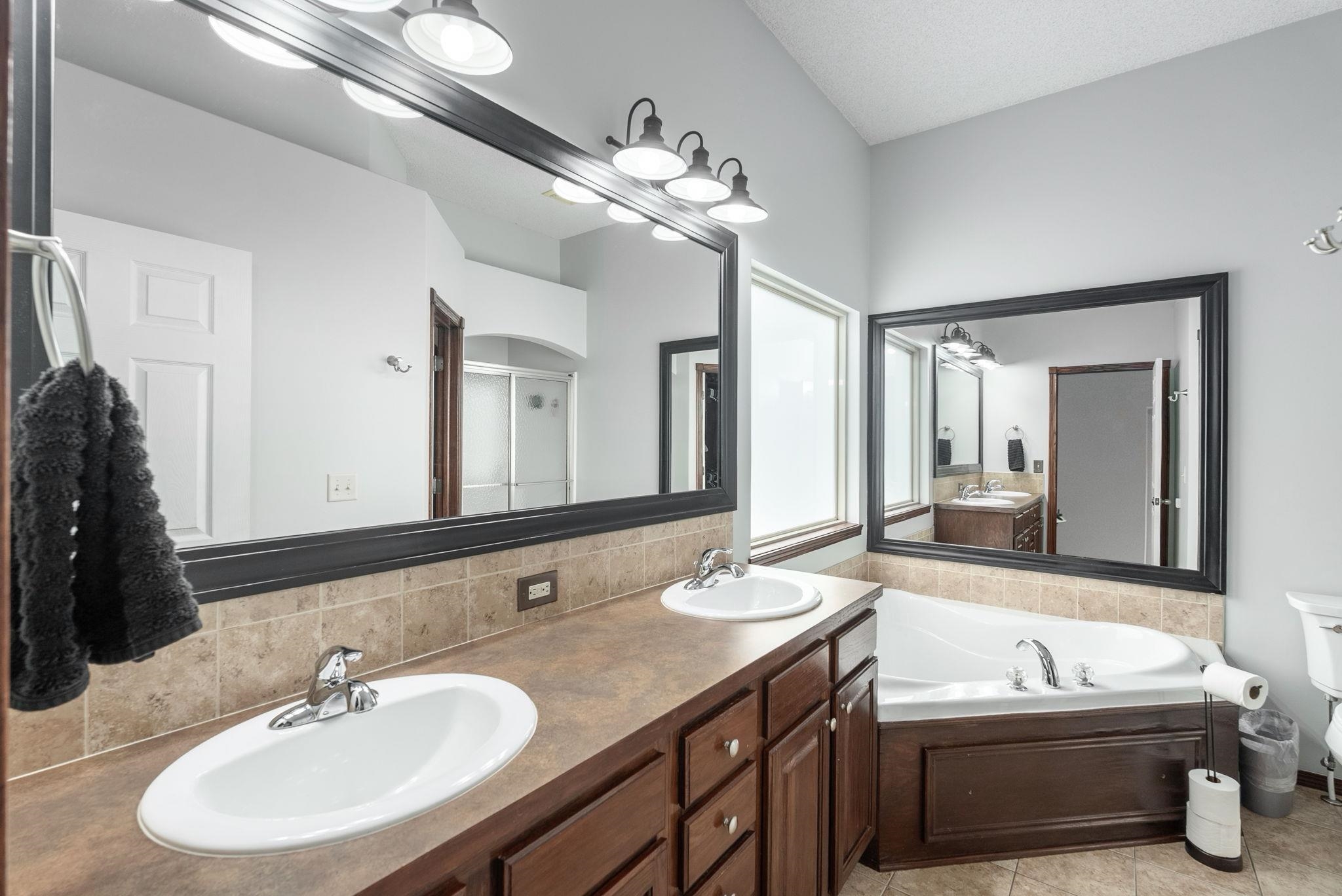 8306 W Candlewood Cir, Wichita, Kansas image 10