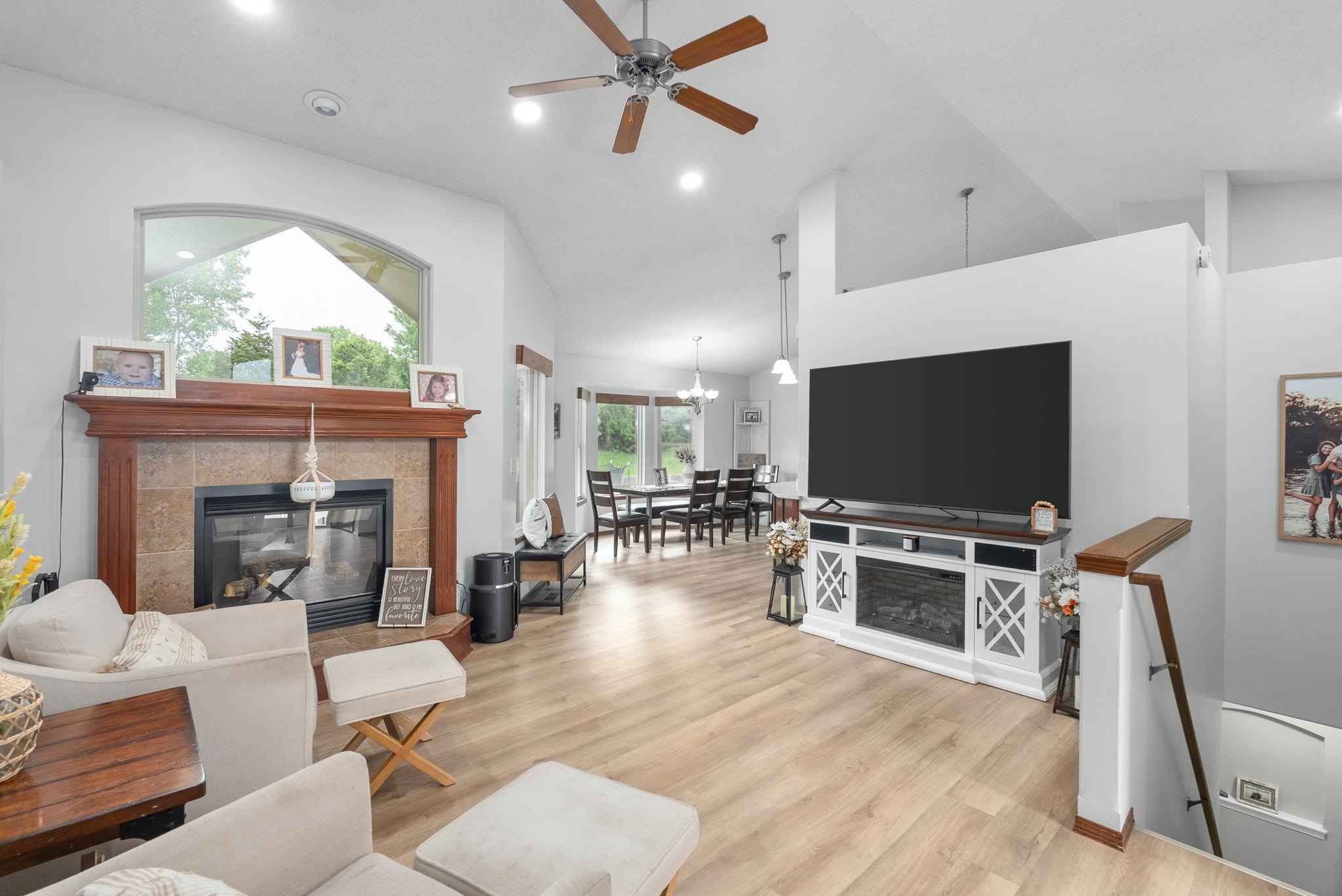 8306 W Candlewood Cir, Wichita, Kansas image 2