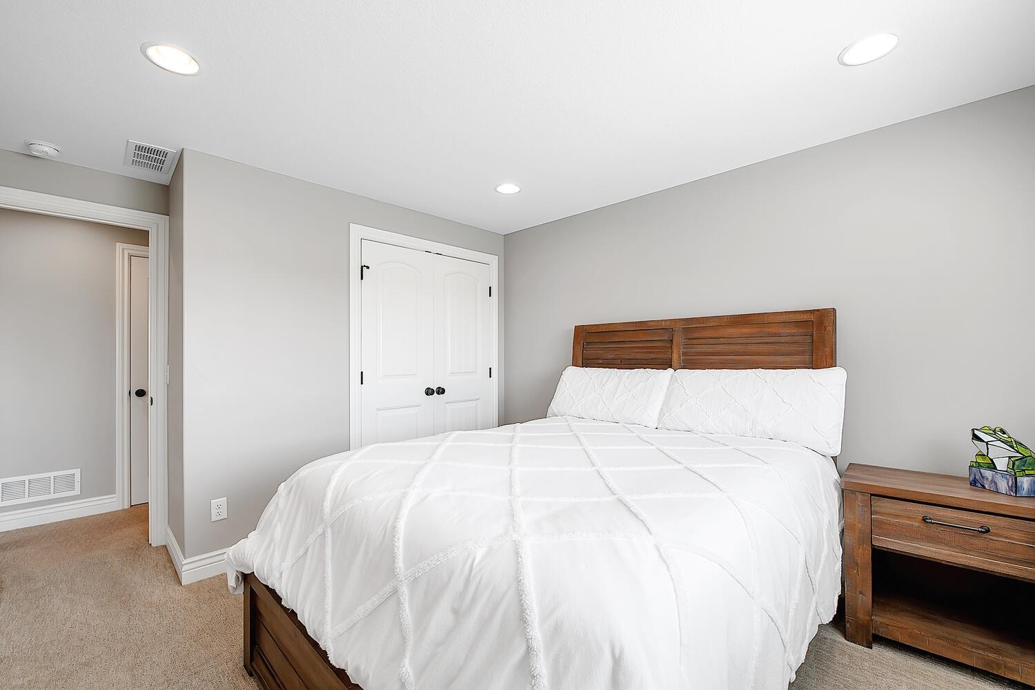 221 Springlake Dr, Newton, Kansas image 28