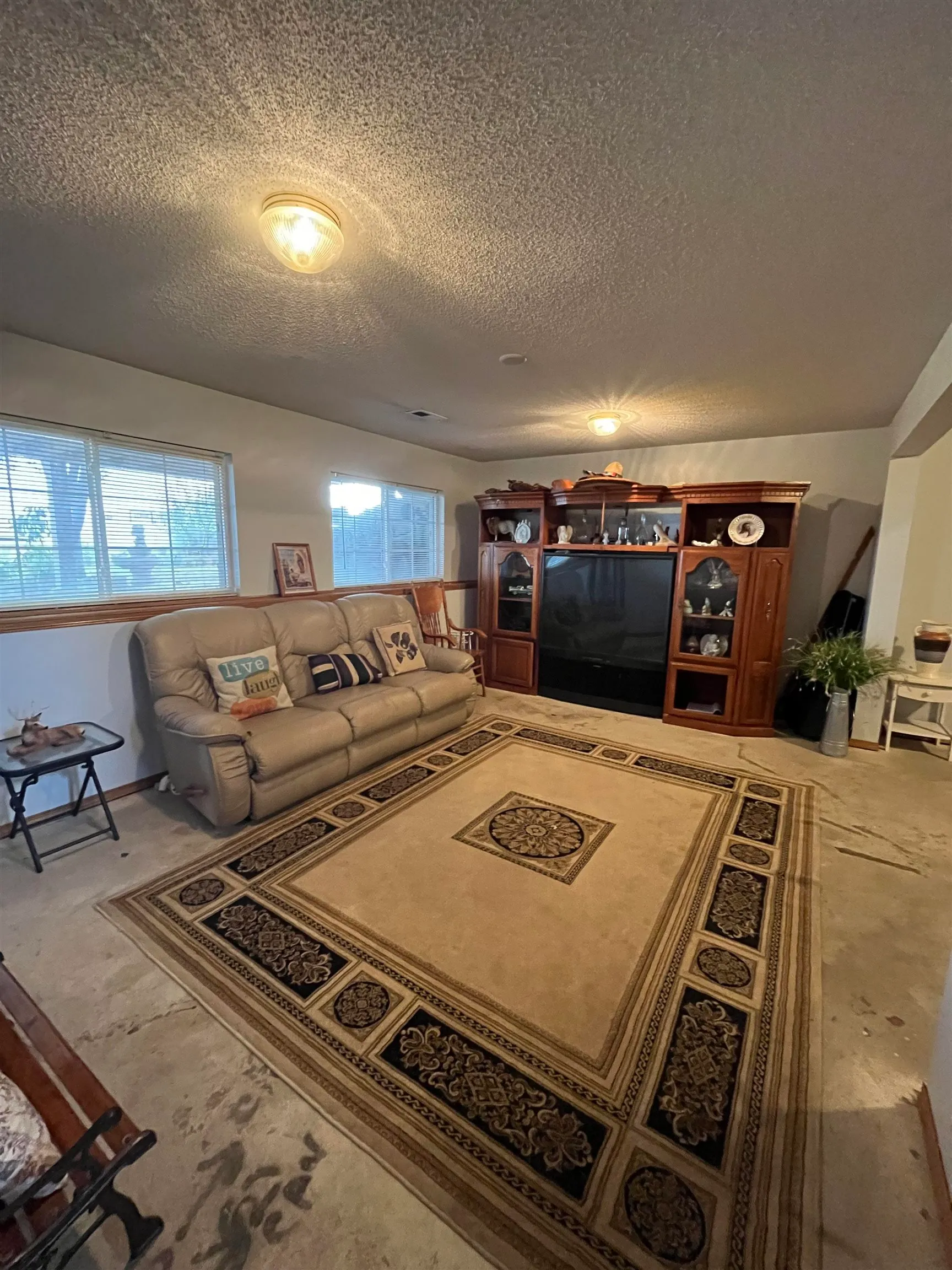 Wichita, Kansas 67215, United States, 3 Bedrooms Bedrooms, ,2 BathroomsBathrooms,Residential,Pending,34320