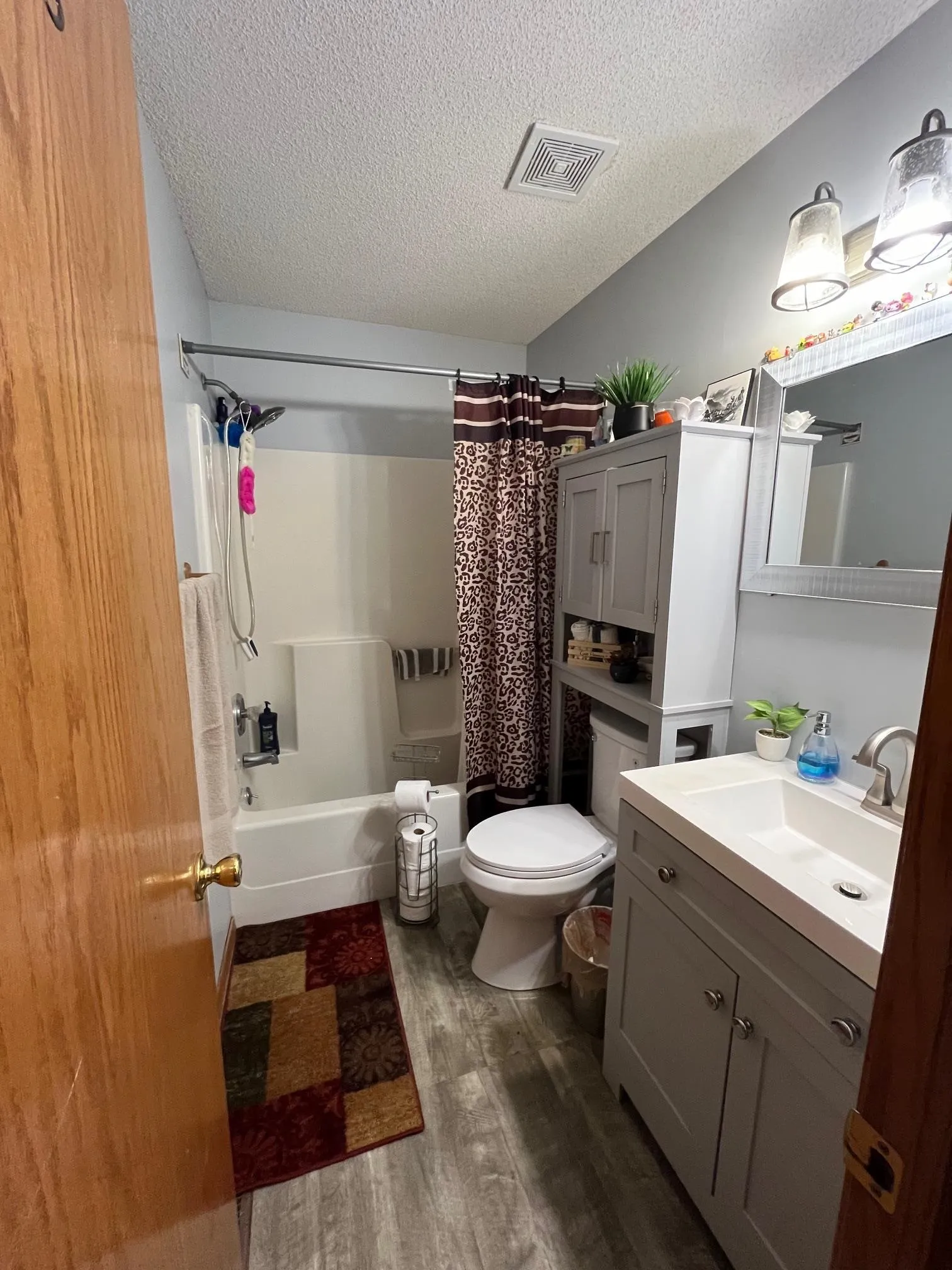 Wichita, Kansas 67215, United States, 3 Bedrooms Bedrooms, ,2 BathroomsBathrooms,Residential,Pending,34320