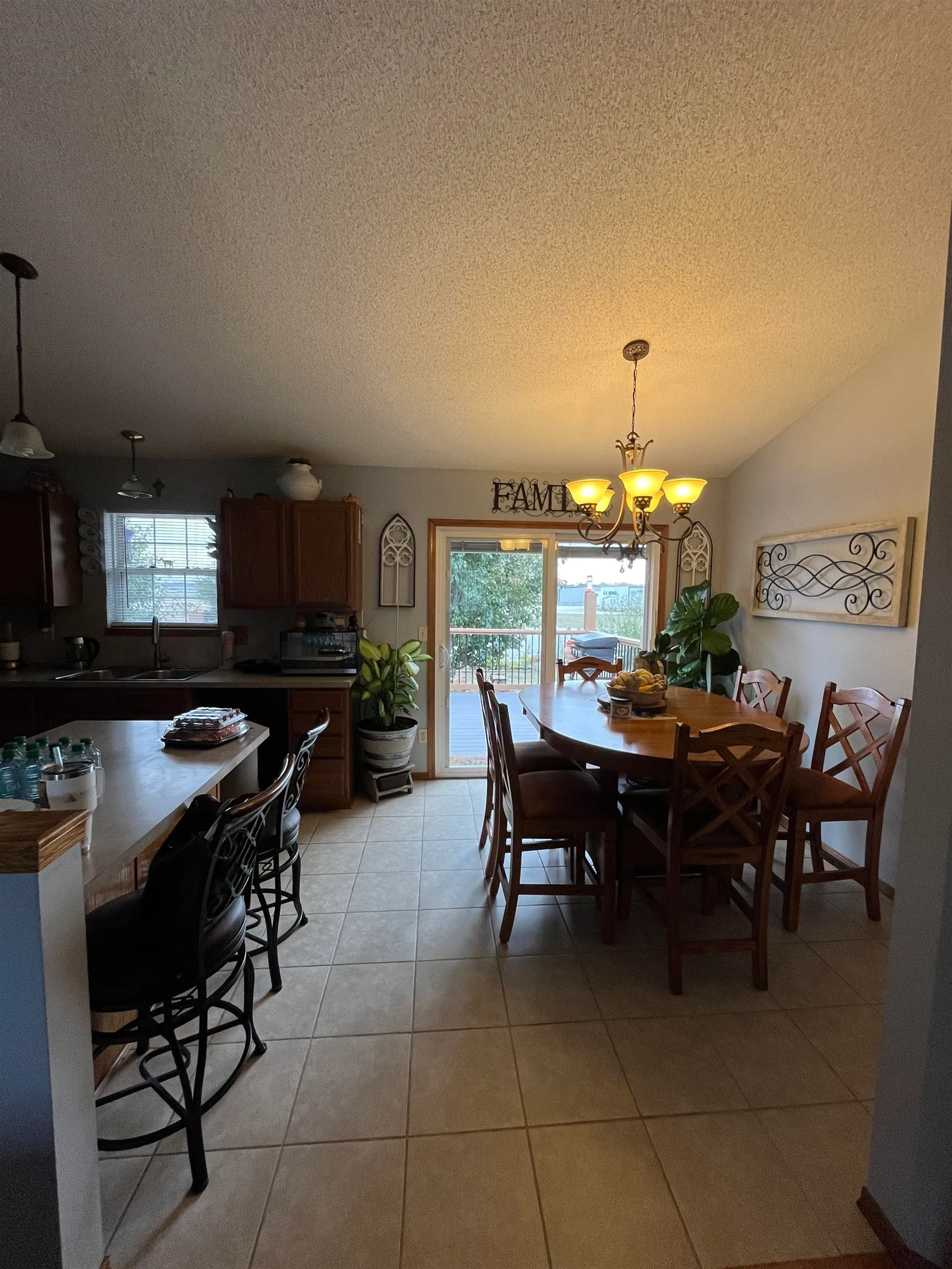 Wichita, Kansas 67215, United States, 3 Bedrooms Bedrooms, ,2 BathroomsBathrooms,Residential,Pending,34320