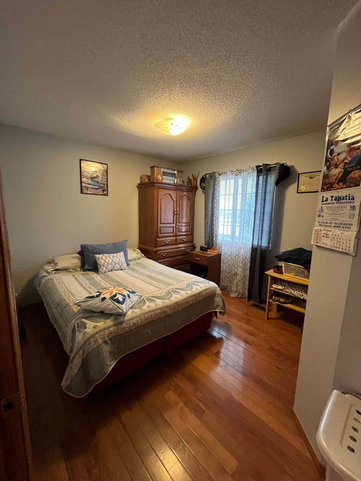 Wichita, Kansas 67215, United States, 3 Bedrooms Bedrooms, ,2 BathroomsBathrooms,Residential,Pending,34320