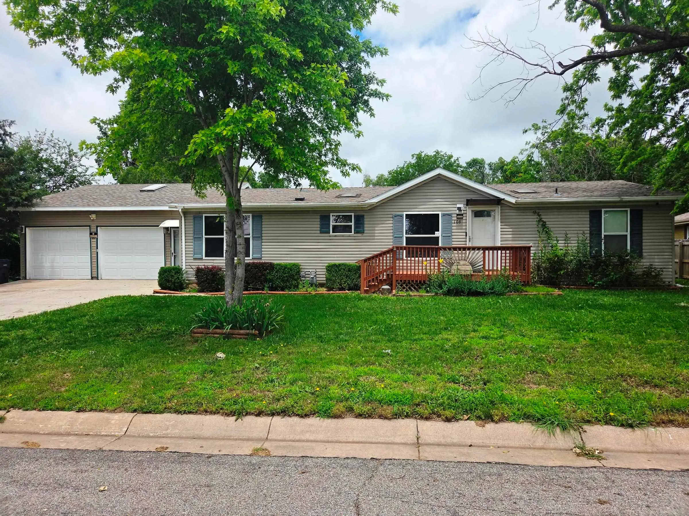 Newton, Kansas 67114, United States, 4 Bedrooms Bedrooms, ,3 BathroomsBathrooms,Residential,Active,149803