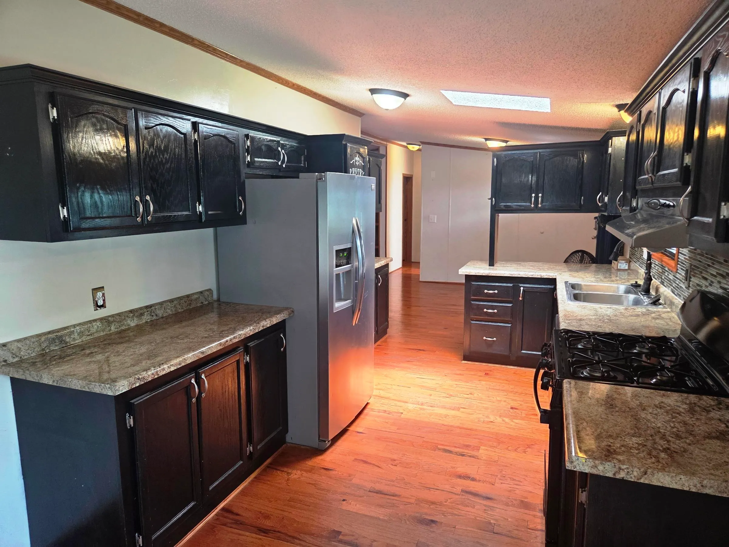 Newton, Kansas 67114, United States, 4 Bedrooms Bedrooms, ,3 BathroomsBathrooms,Residential,Active,149803