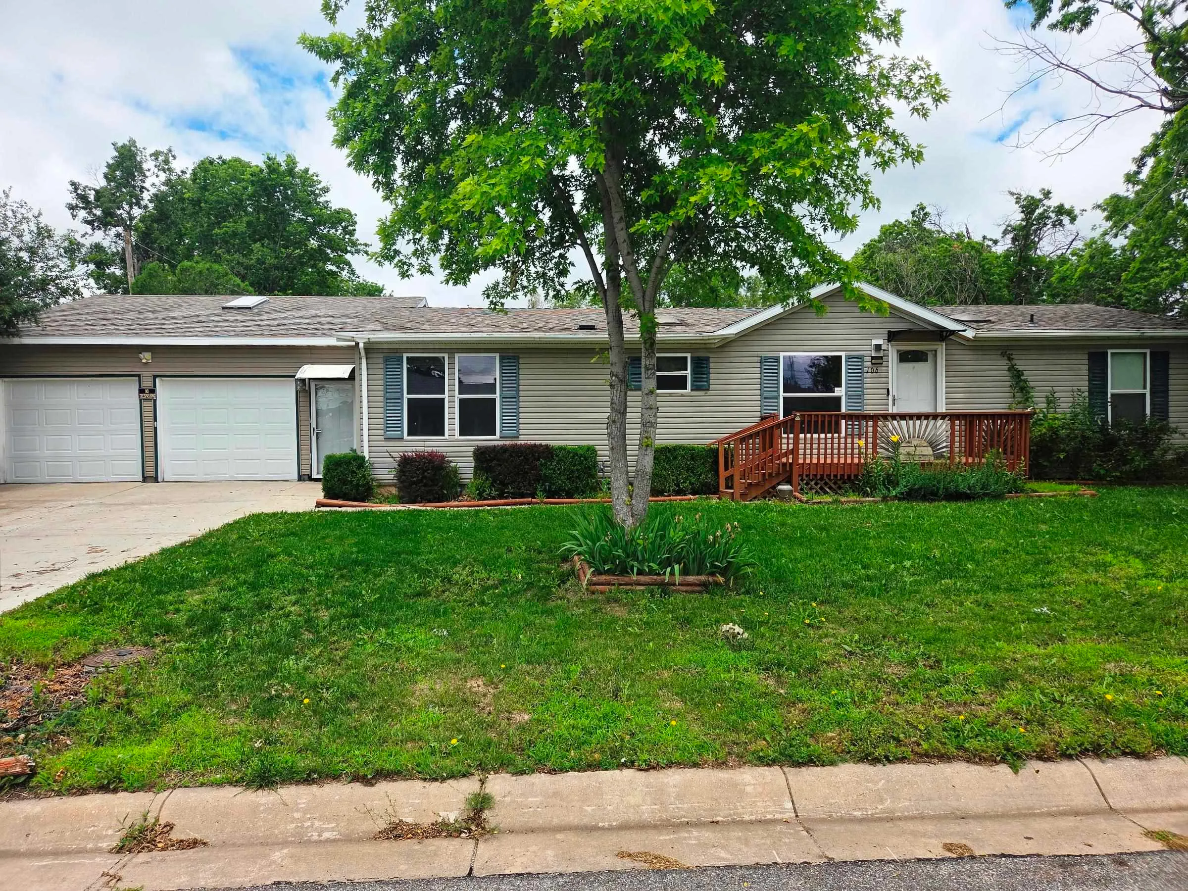 Newton, Kansas 67114, United States, 4 Bedrooms Bedrooms, ,3 BathroomsBathrooms,Residential,Active,149803