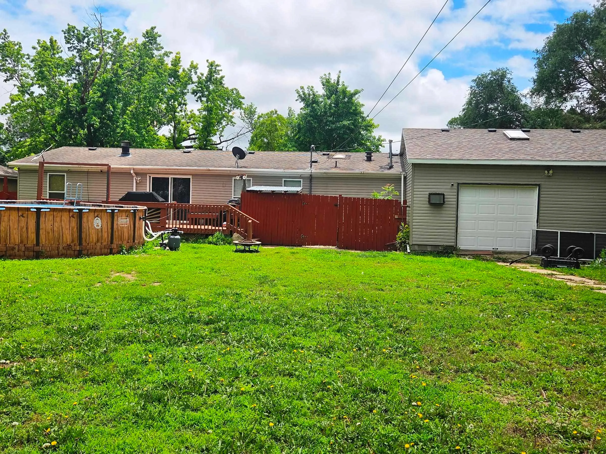 Newton, Kansas 67114, United States, 4 Bedrooms Bedrooms, ,3 BathroomsBathrooms,Residential,Active,149803