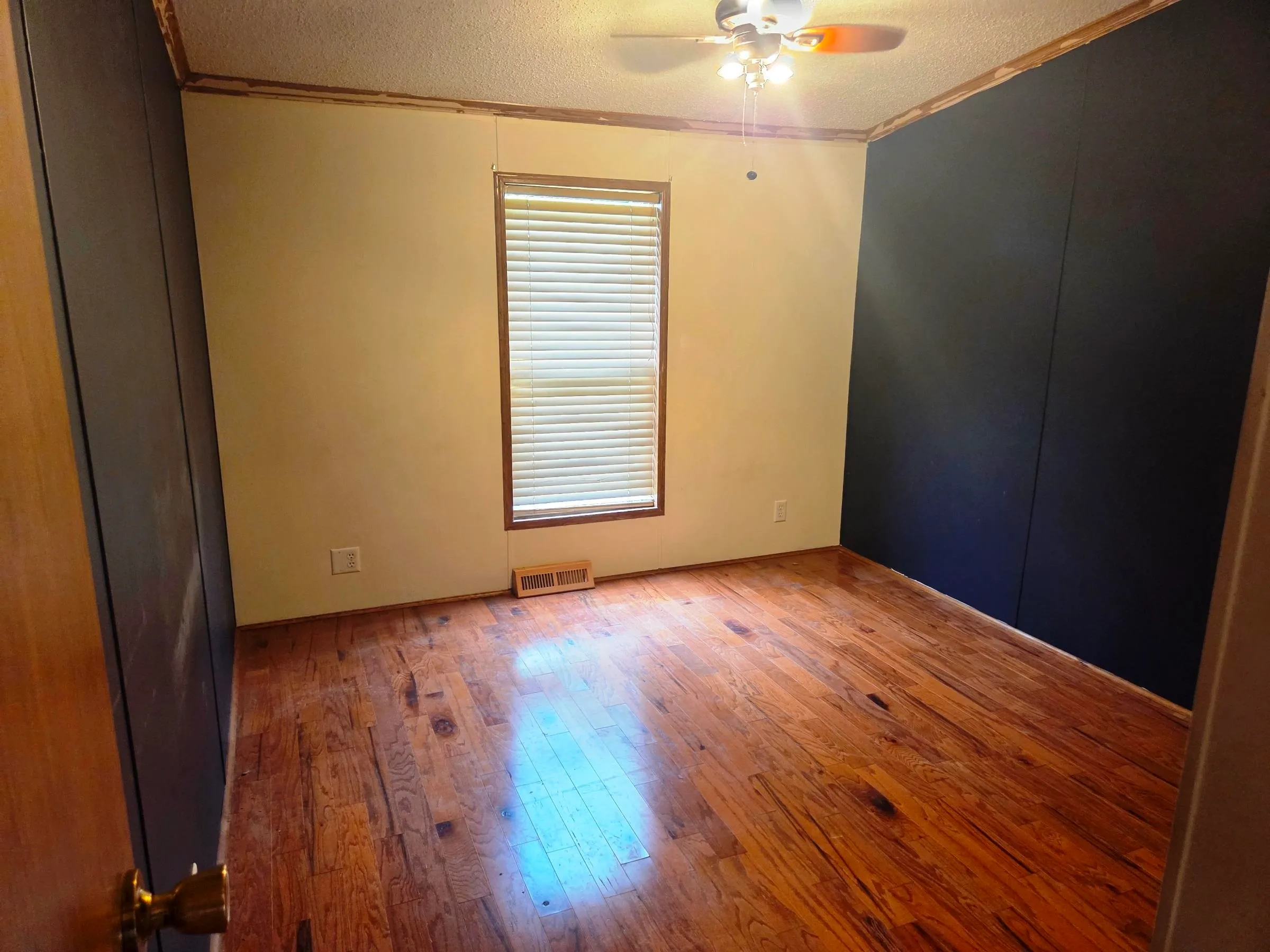 Newton, Kansas 67114, United States, 4 Bedrooms Bedrooms, ,3 BathroomsBathrooms,Residential,Active,149803