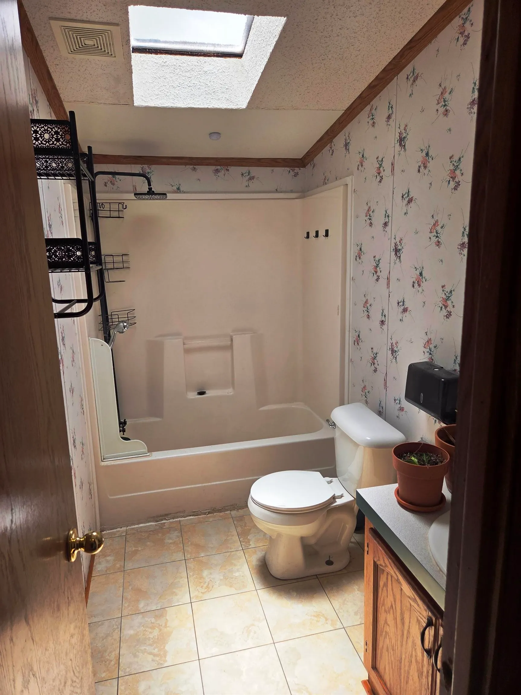 Newton, Kansas 67114, United States, 4 Bedrooms Bedrooms, ,3 BathroomsBathrooms,Residential,Active,149803