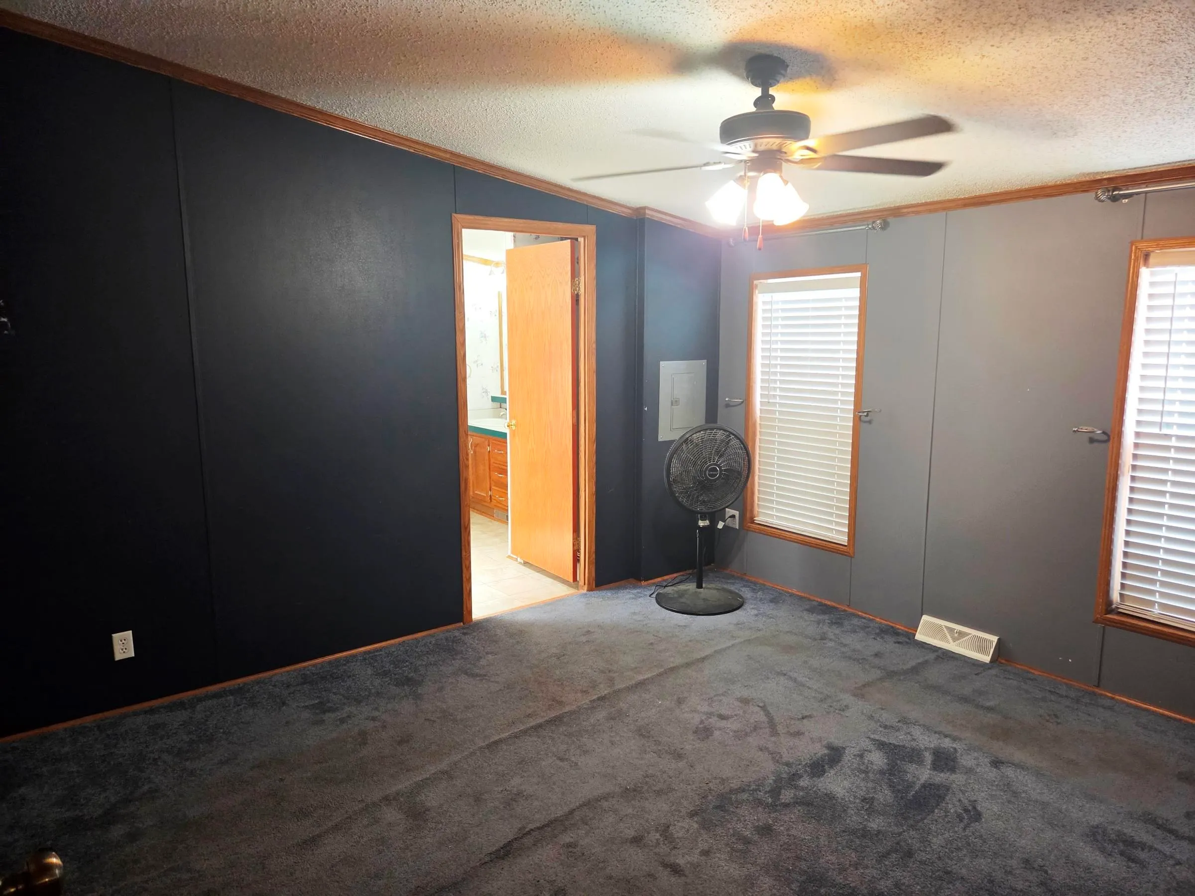 Newton, Kansas 67114, United States, 4 Bedrooms Bedrooms, ,3 BathroomsBathrooms,Residential,Active,149803