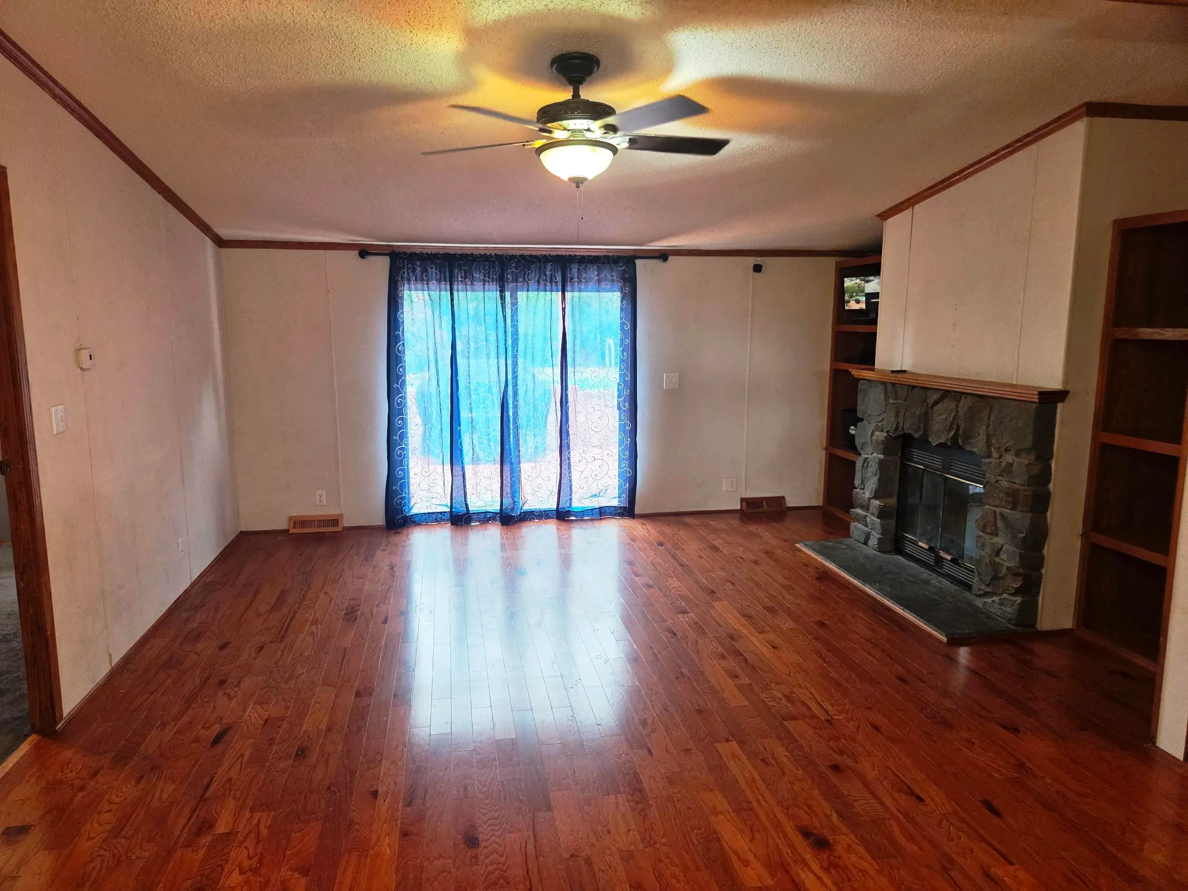 Newton, Kansas 67114, United States, 4 Bedrooms Bedrooms, ,3 BathroomsBathrooms,Residential,Active,149803