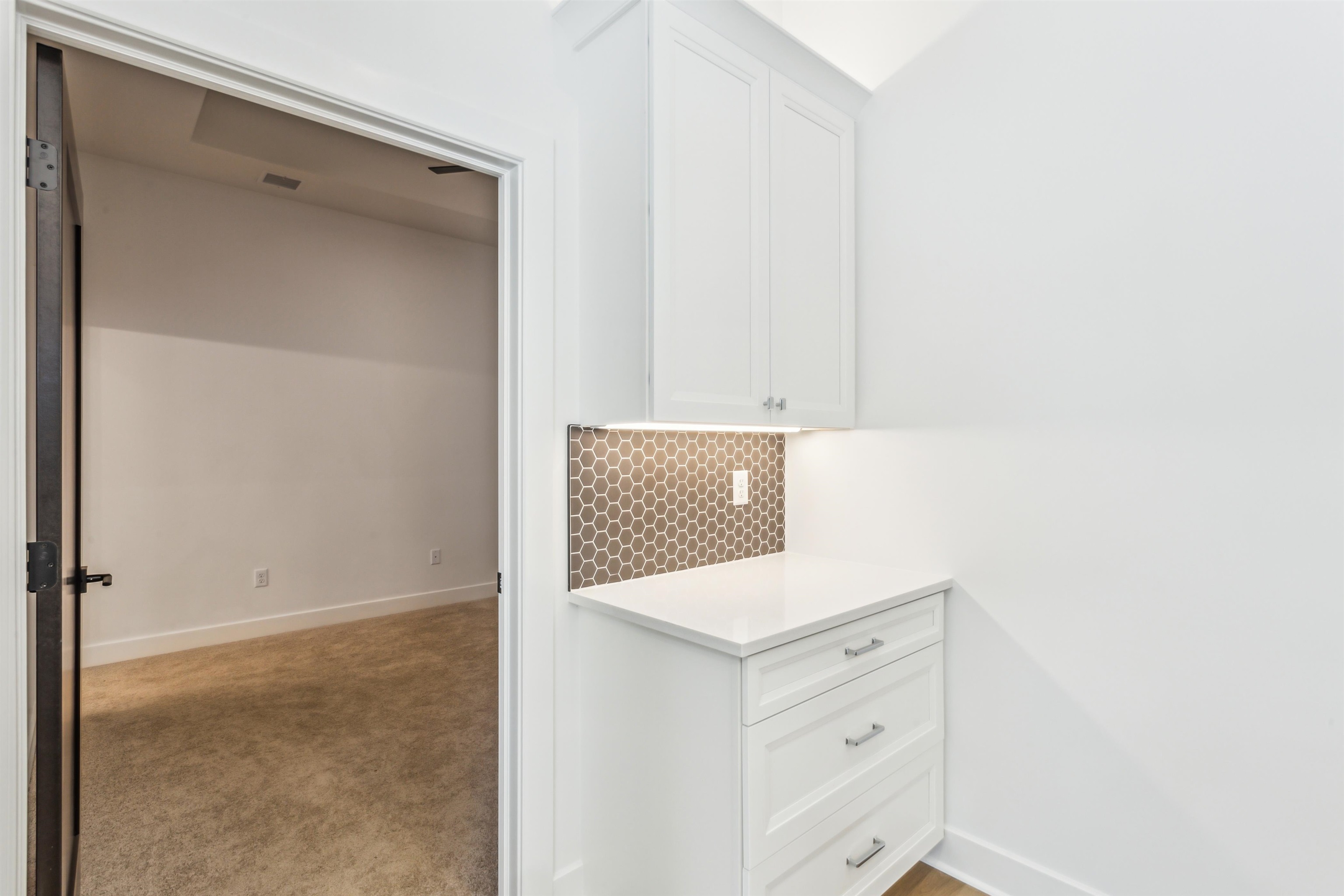 417 E Lexington Ln, Andover, Kansas image 6