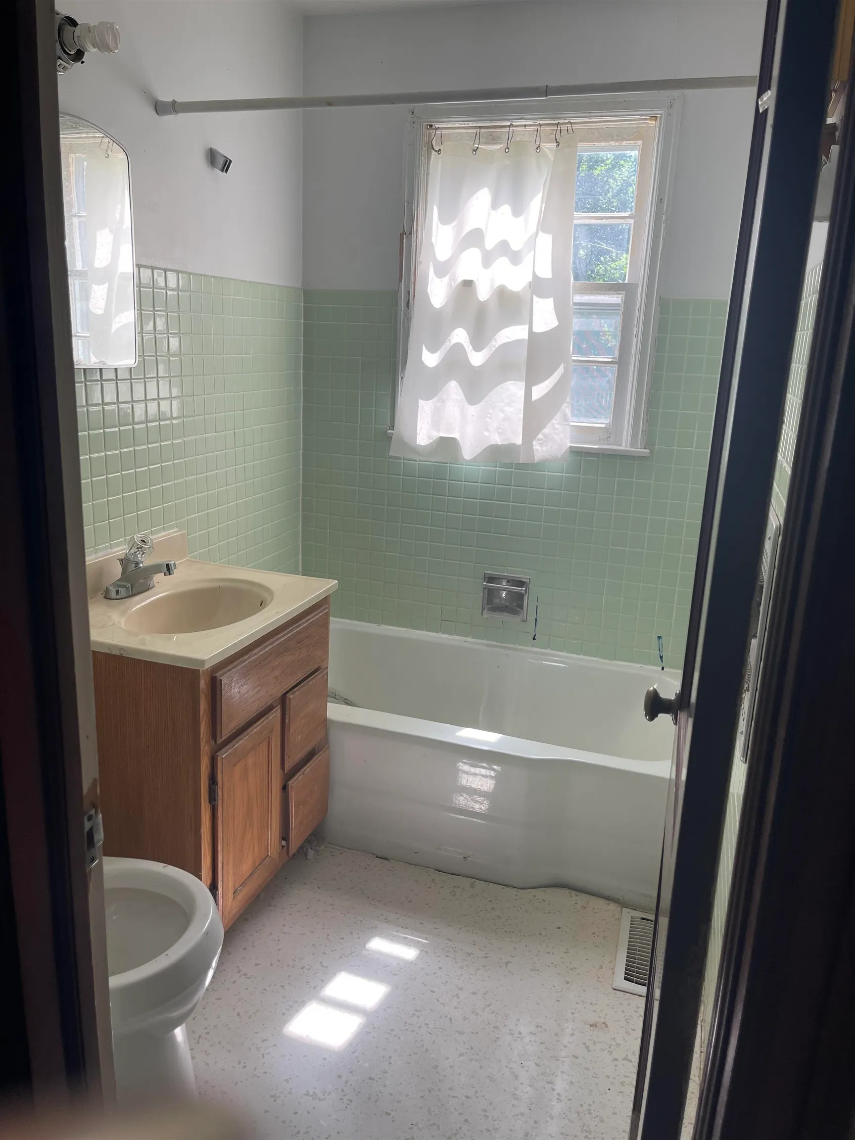 Wichita, Kansas 67218, United States, 2 Bedrooms Bedrooms, ,1 BathroomBathrooms,Residential,Pending,155848