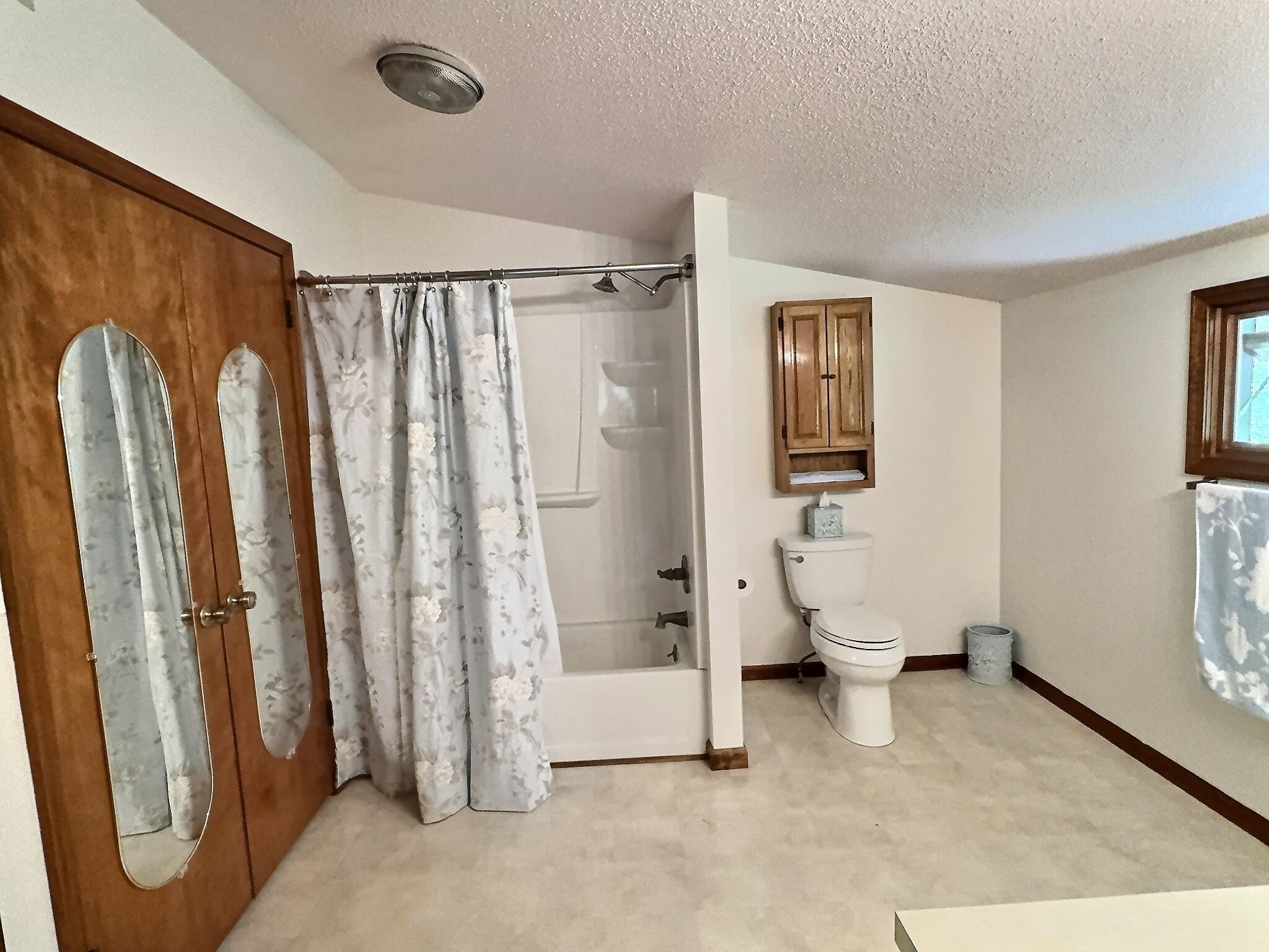 3209 Royer West Dr, Newton, Kansas image 15