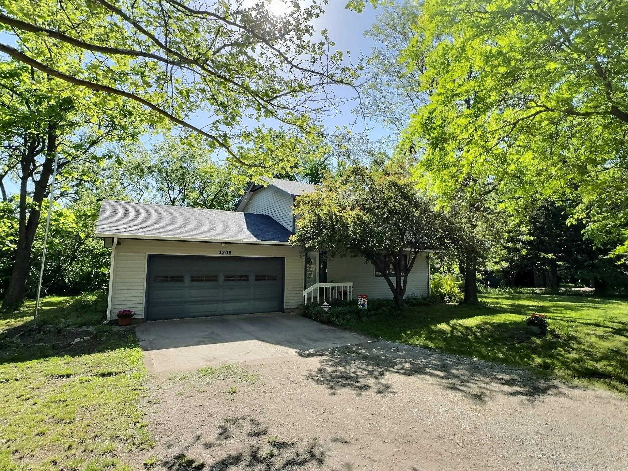 3209 Royer West Dr, Newton, Kansas image 1