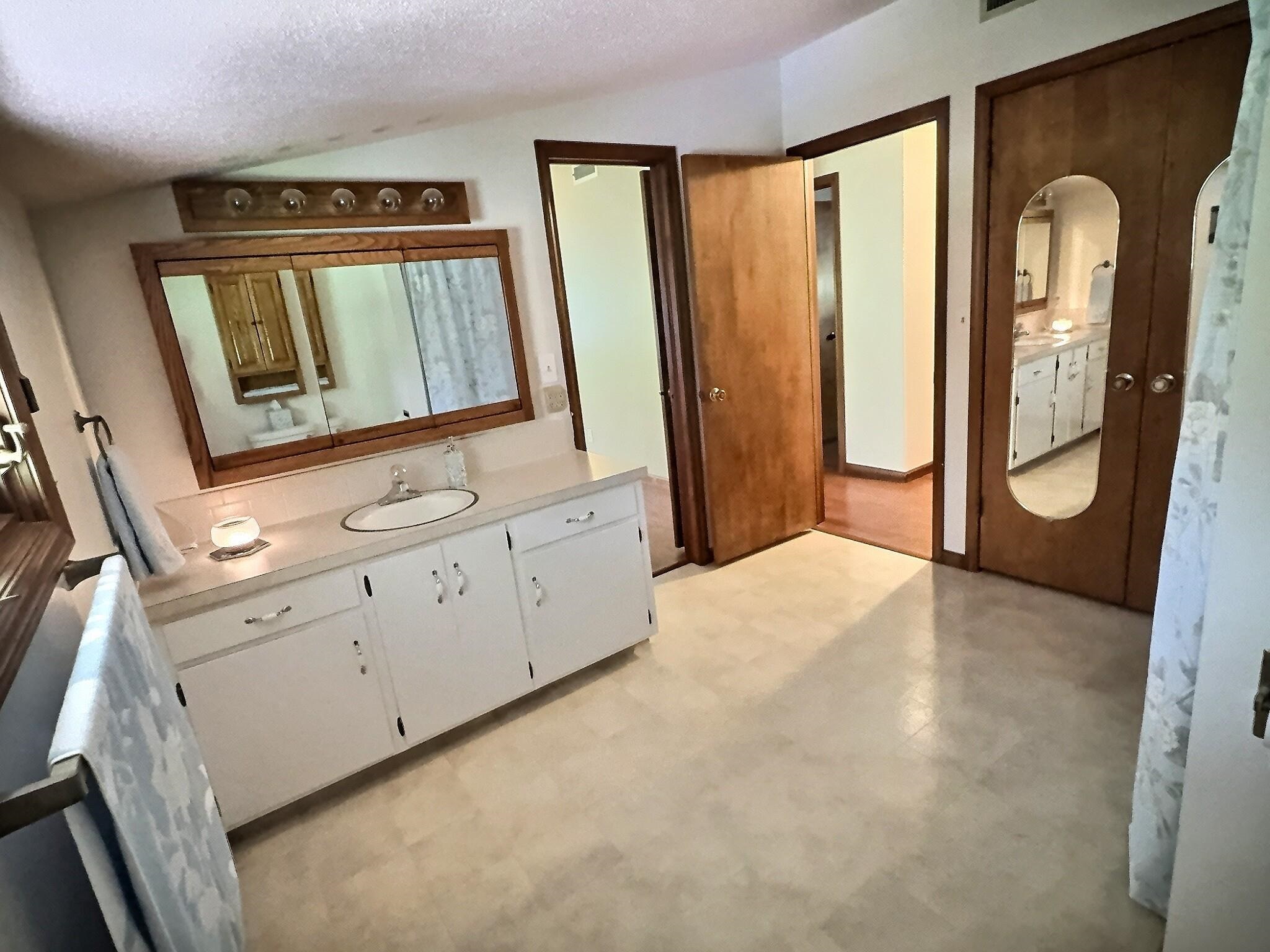 3209 Royer West Dr, Newton, Kansas image 14