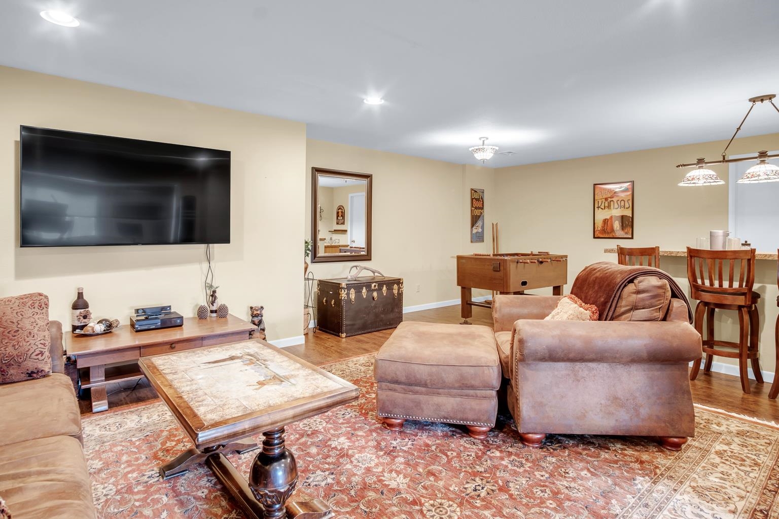 Newton, Kansas 67114, United States, 4 Bedrooms Bedrooms, ,3 BathroomsBathrooms,Residential,Pending,61138