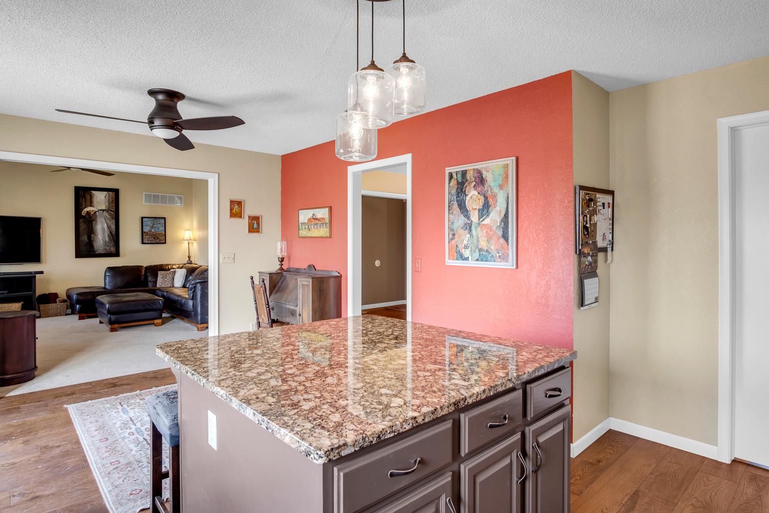 Newton, Kansas 67114, United States, 4 Bedrooms Bedrooms, ,3 BathroomsBathrooms,Residential,Pending,61138