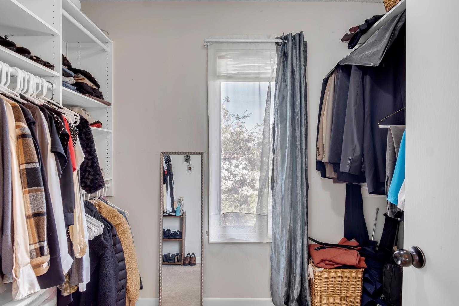 Newton, Kansas 67114, United States, 4 Bedrooms Bedrooms, ,3 BathroomsBathrooms,Residential,Pending,61138