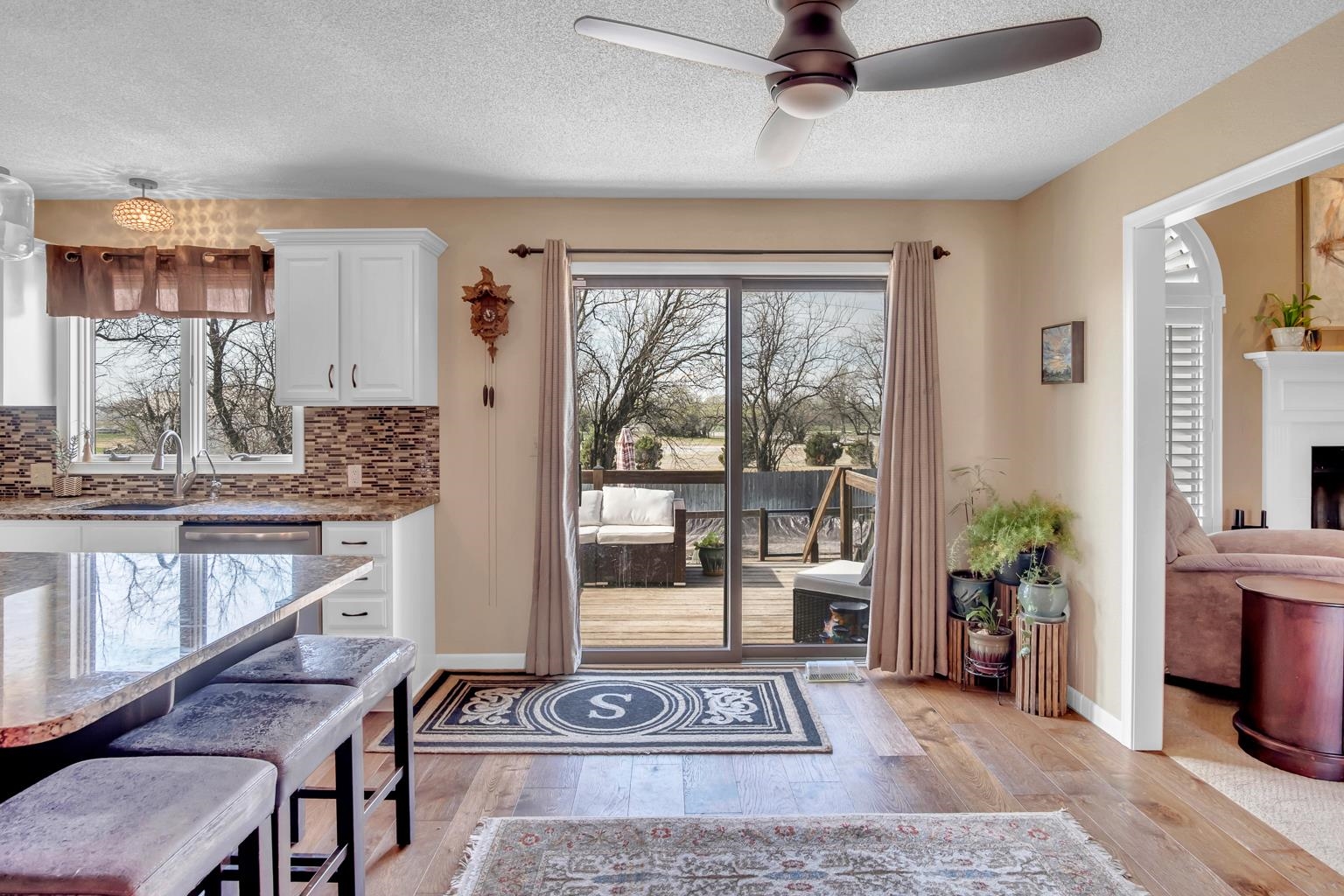 Newton, Kansas 67114, United States, 4 Bedrooms Bedrooms, ,3 BathroomsBathrooms,Residential,Pending,61138