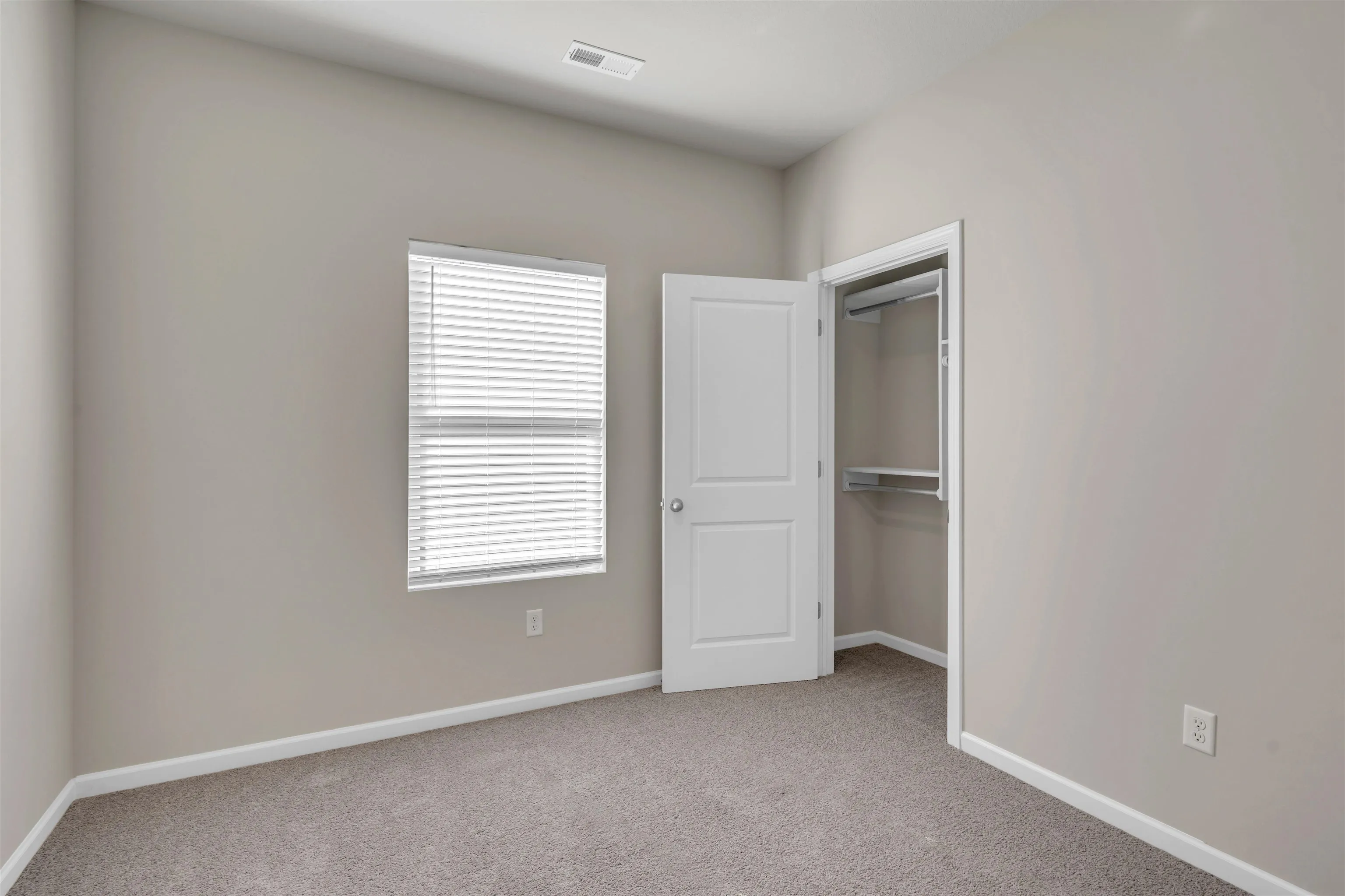 McPherson, Kansas 67460, United States, 4 Bedrooms Bedrooms, ,2 BathroomsBathrooms,Residential,Active,47197