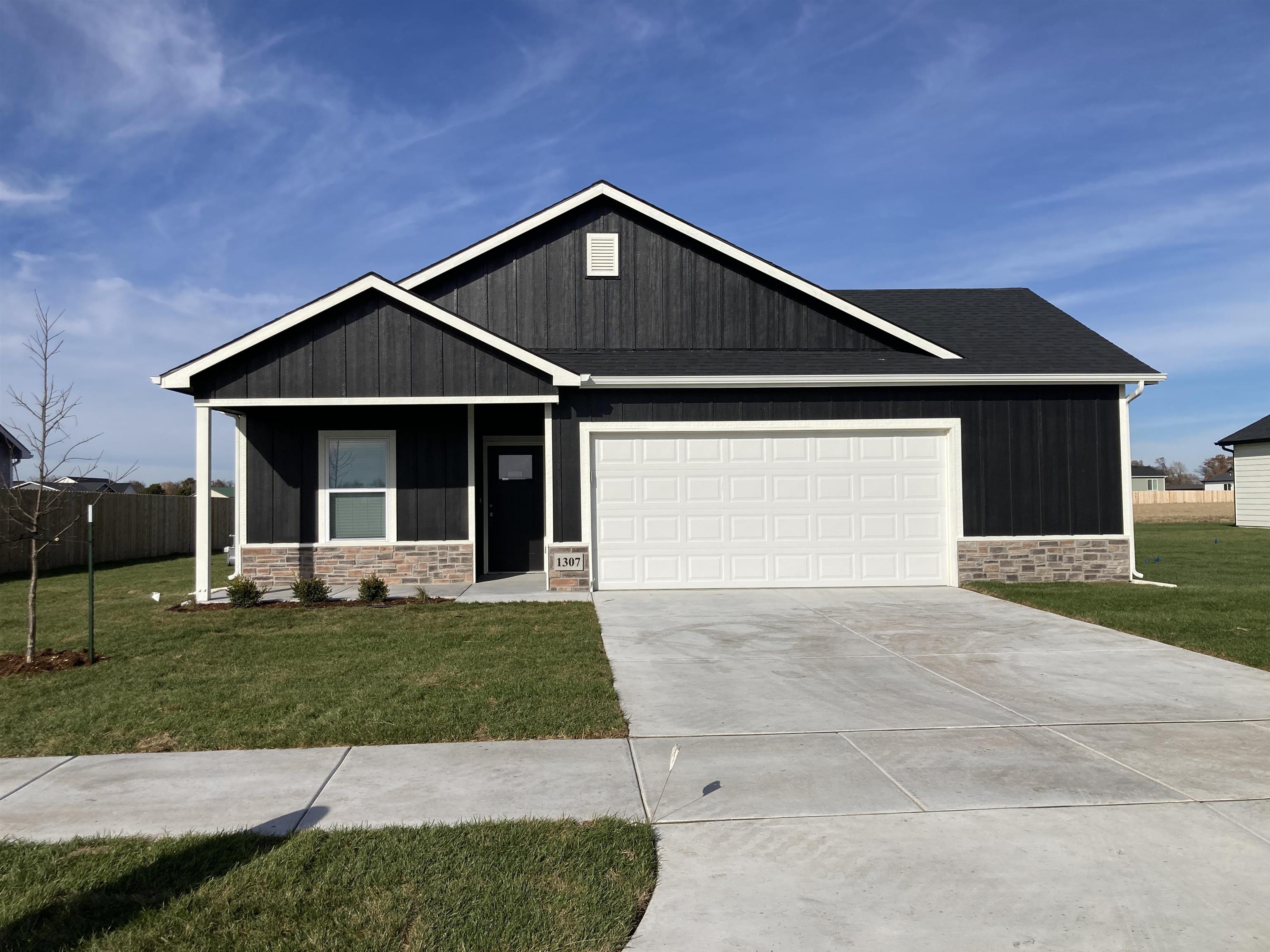 1307 Robin Dr, McPherson, Kansas image 1