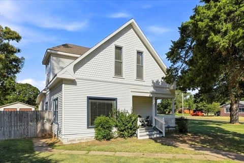 Homes For Sale - 37 N Boyd St<br/> Caldwell, KS 67022