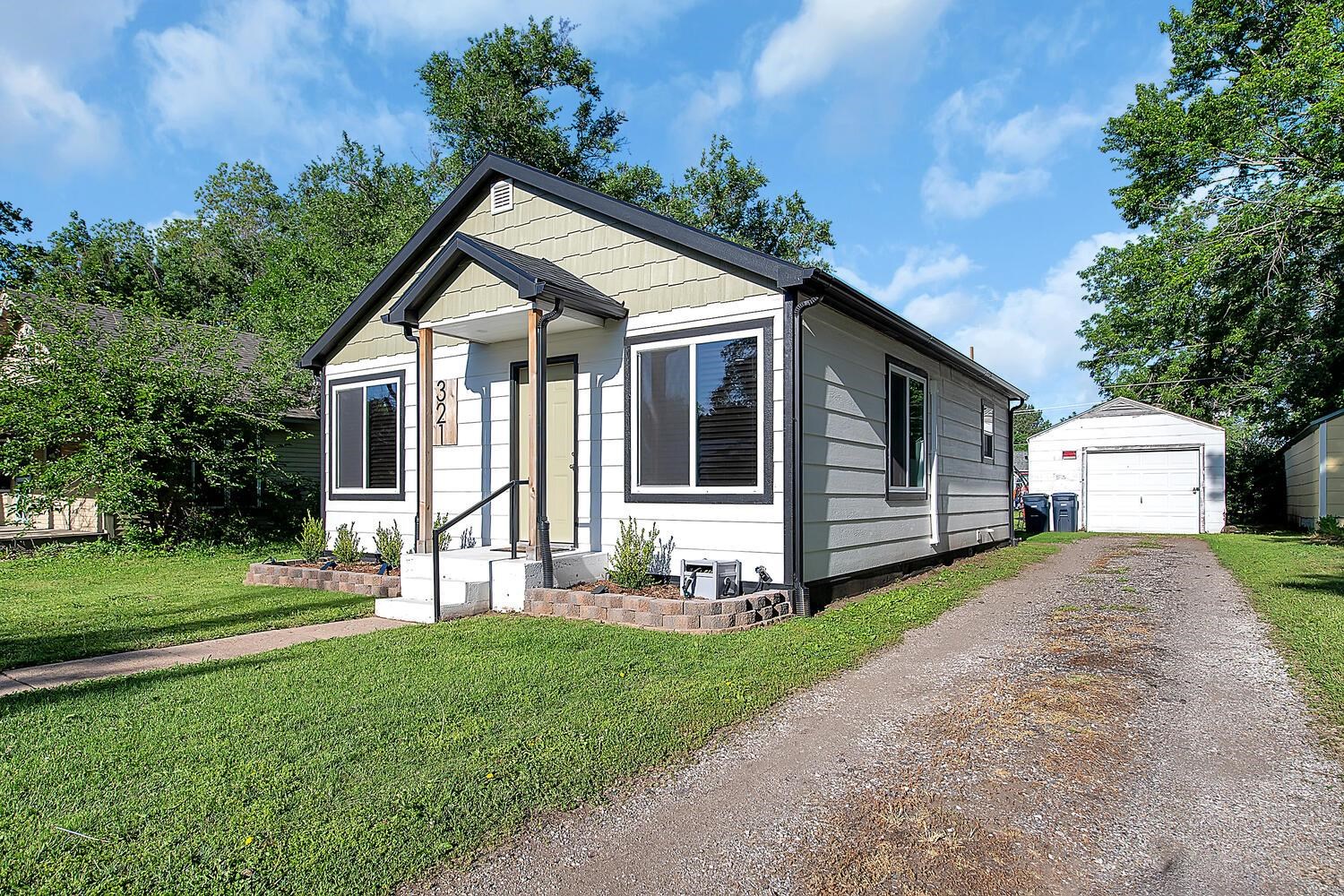 321 Residence St, El Dorado, Kansas image 1