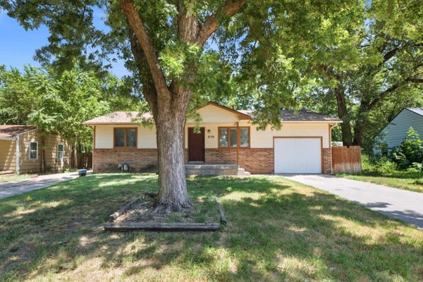 310 N YOUNG ST, WICHITA, KS 67212 - Image 5744e661801f071ef4f619eb4e6f8563/1258952068