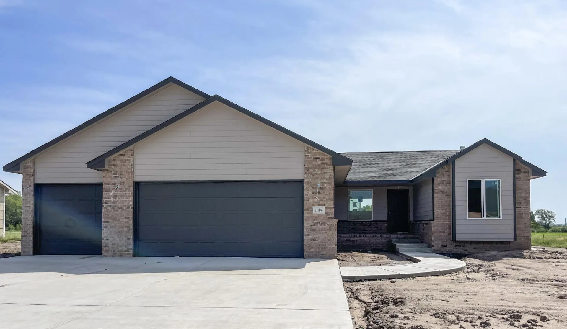 Halstead, Kansas 67056, United States, 3 Bedrooms Bedrooms, ,2 BathroomsBathrooms,Residential,Pending,54662