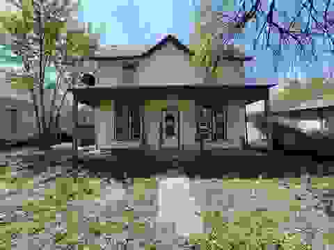 Townhouse For Sale - 612 N C St<br/> Wellington, KS 67152