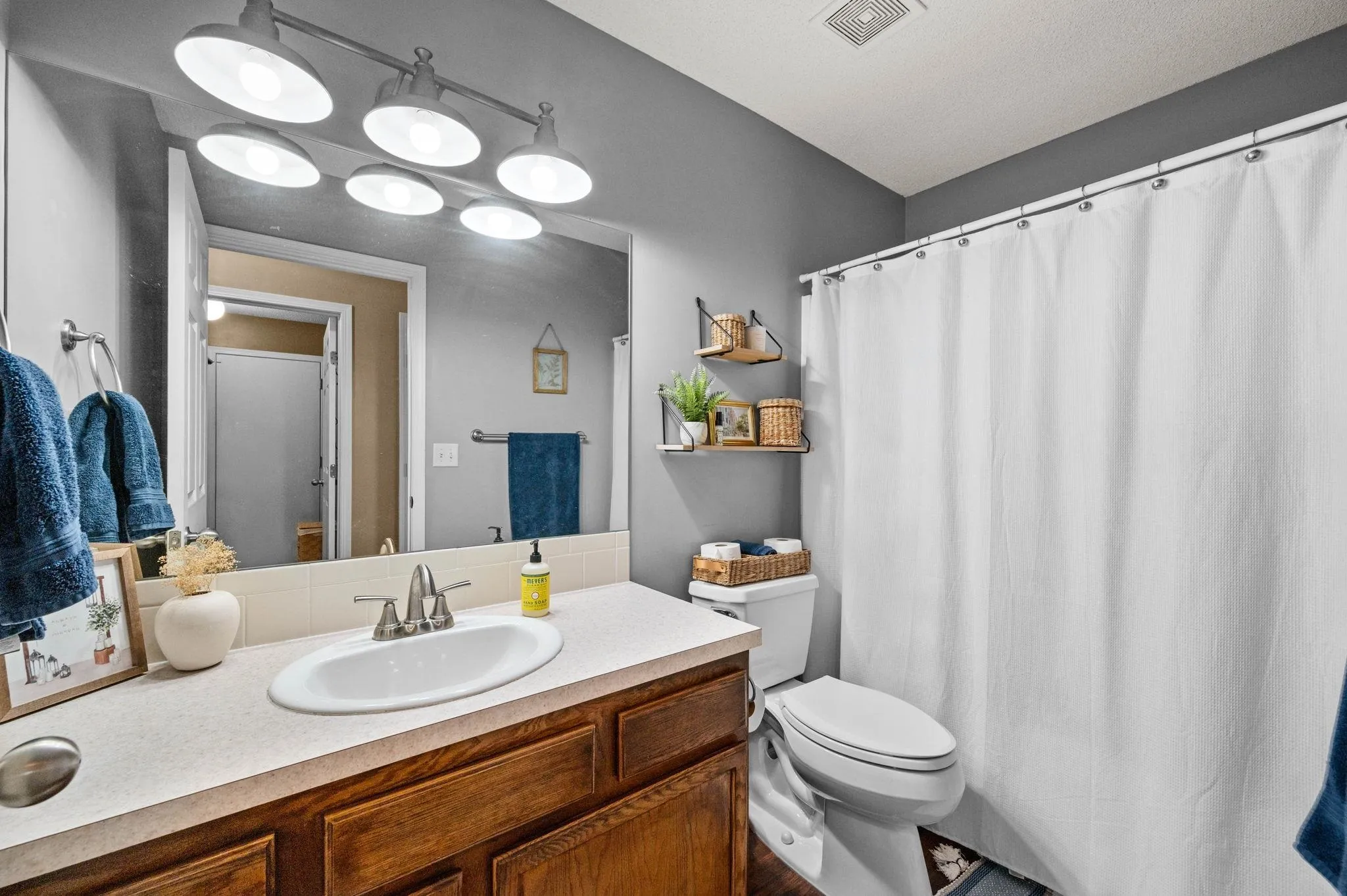 Wichita, Kansas 67235, United States, 3 Bedrooms Bedrooms, ,3 BathroomsBathrooms,Residential,Pending,158707