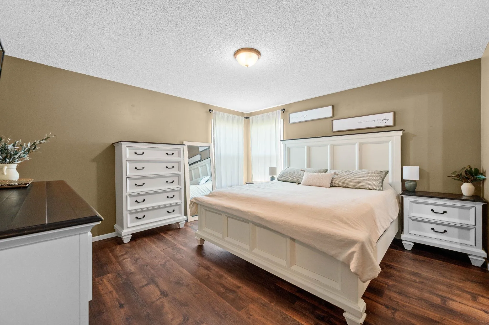 Wichita, Kansas 67235, United States, 3 Bedrooms Bedrooms, ,3 BathroomsBathrooms,Residential,Pending,158707