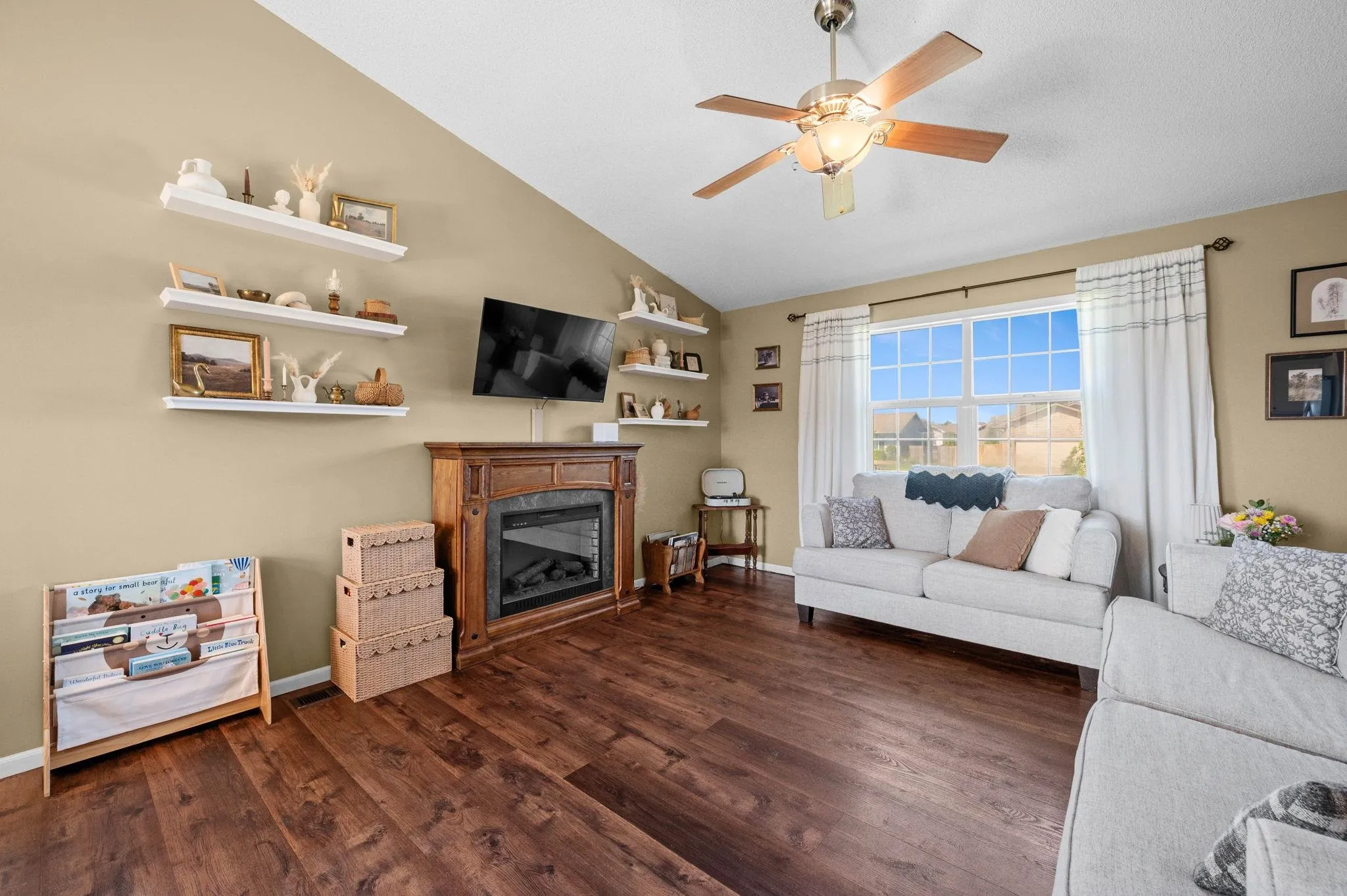 Wichita, Kansas 67235, United States, 3 Bedrooms Bedrooms, ,3 BathroomsBathrooms,Residential,Pending,158707