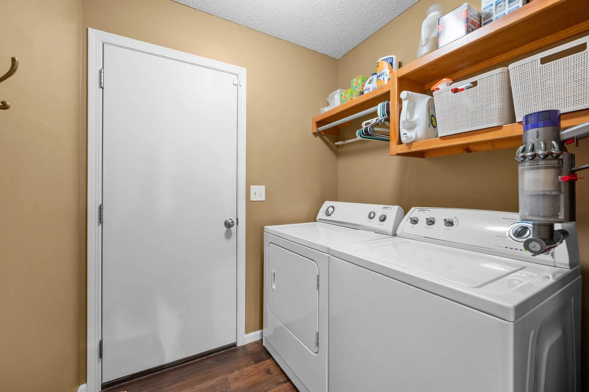 Wichita, Kansas 67235, United States, 3 Bedrooms Bedrooms, ,3 BathroomsBathrooms,Residential,Pending,158707