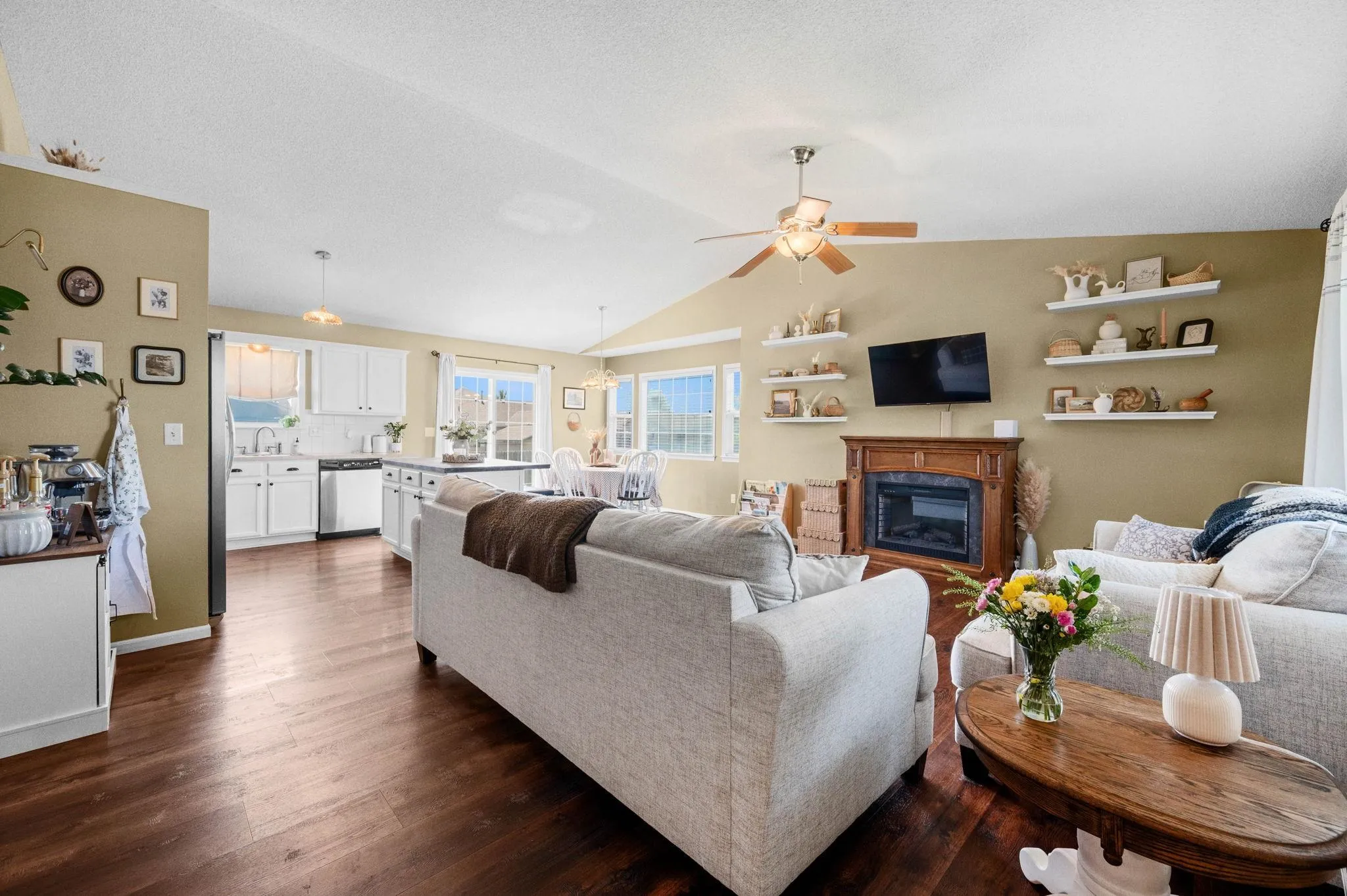 Wichita, Kansas 67235, United States, 3 Bedrooms Bedrooms, ,3 BathroomsBathrooms,Residential,Pending,158707