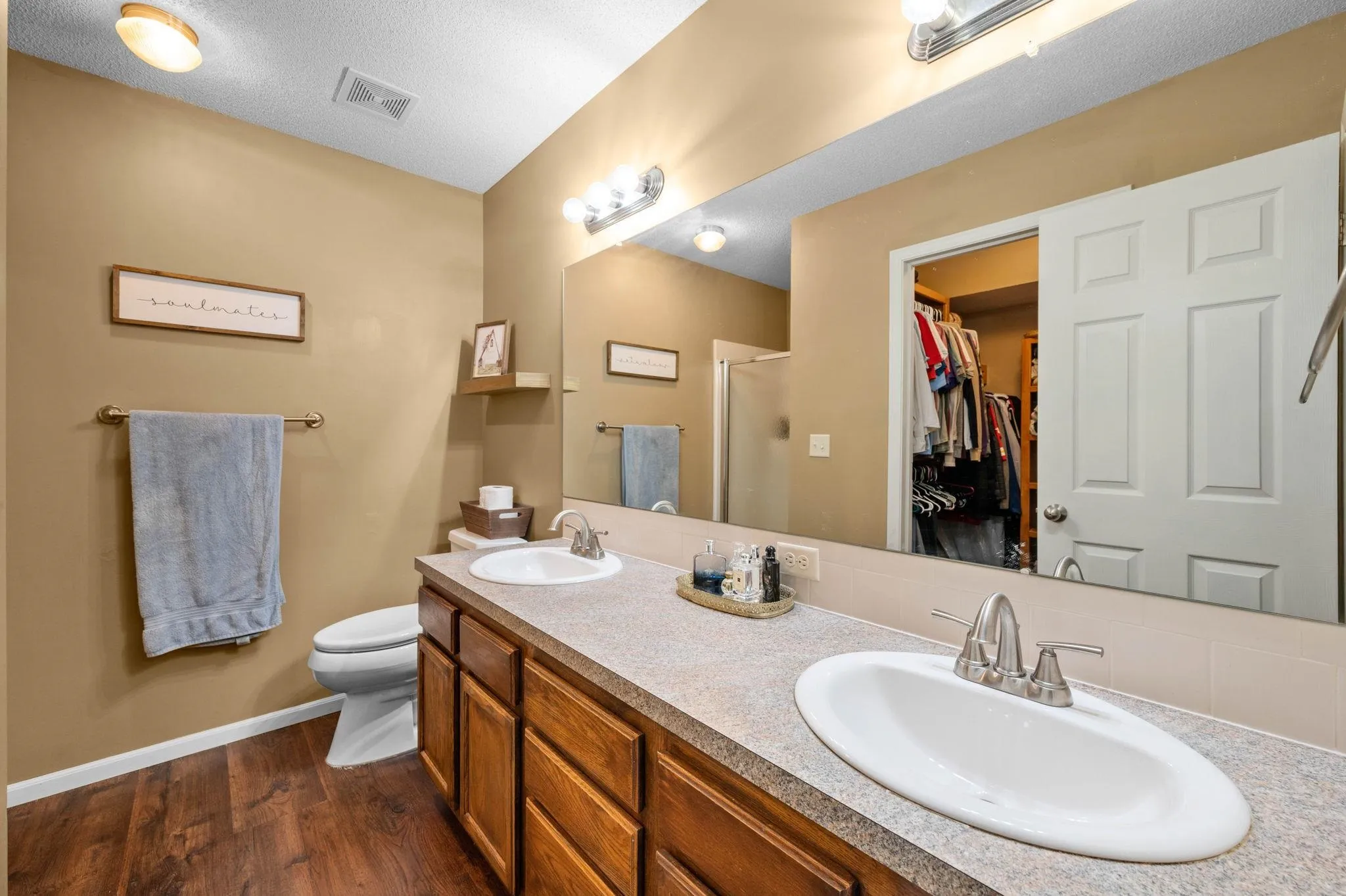 Wichita, Kansas 67235, United States, 3 Bedrooms Bedrooms, ,3 BathroomsBathrooms,Residential,Pending,158707