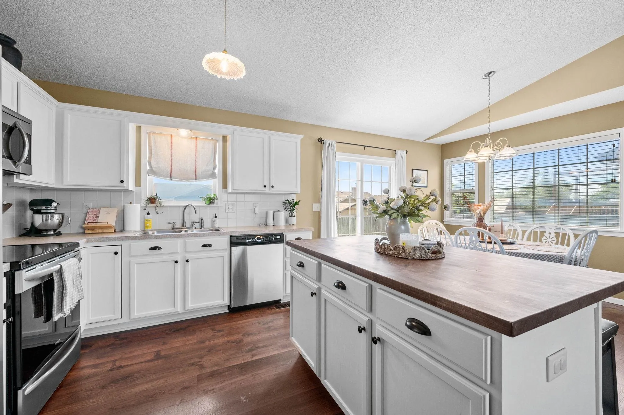 Wichita, Kansas 67235, United States, 3 Bedrooms Bedrooms, ,3 BathroomsBathrooms,Residential,Pending,158707