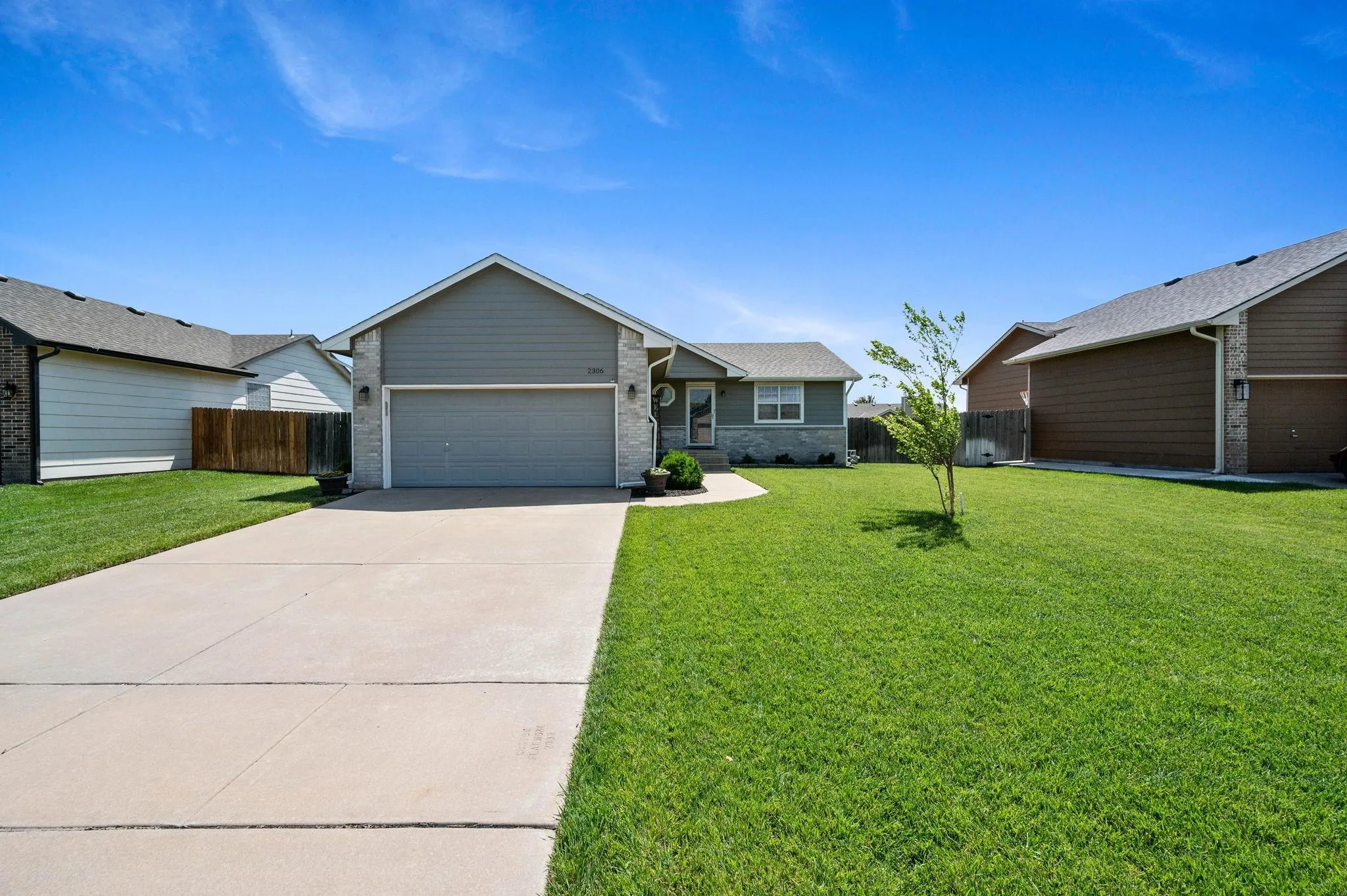 Wichita, Kansas 67235, United States, 3 Bedrooms Bedrooms, ,3 BathroomsBathrooms,Residential,Pending,158707