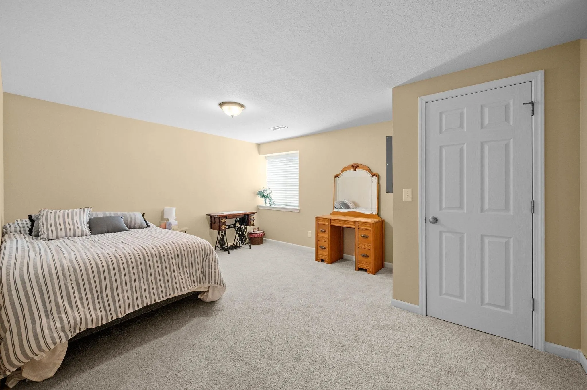 Wichita, Kansas 67235, United States, 3 Bedrooms Bedrooms, ,3 BathroomsBathrooms,Residential,Pending,158707