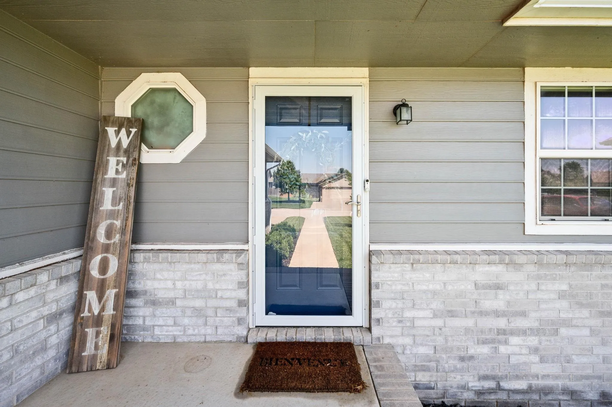 Wichita, Kansas 67235, United States, 3 Bedrooms Bedrooms, ,3 BathroomsBathrooms,Residential,Pending,158707