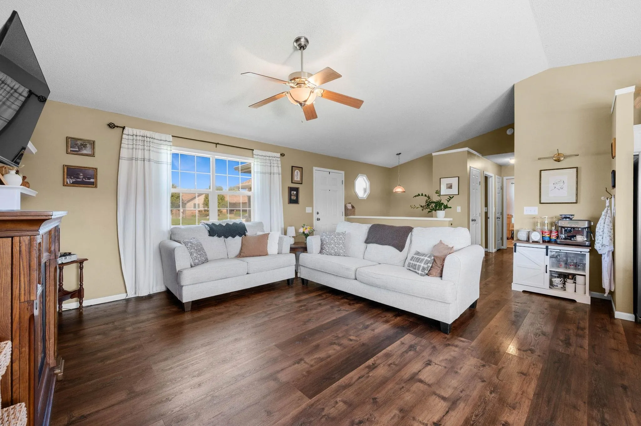 Wichita, Kansas 67235, United States, 3 Bedrooms Bedrooms, ,3 BathroomsBathrooms,Residential,Pending,158707