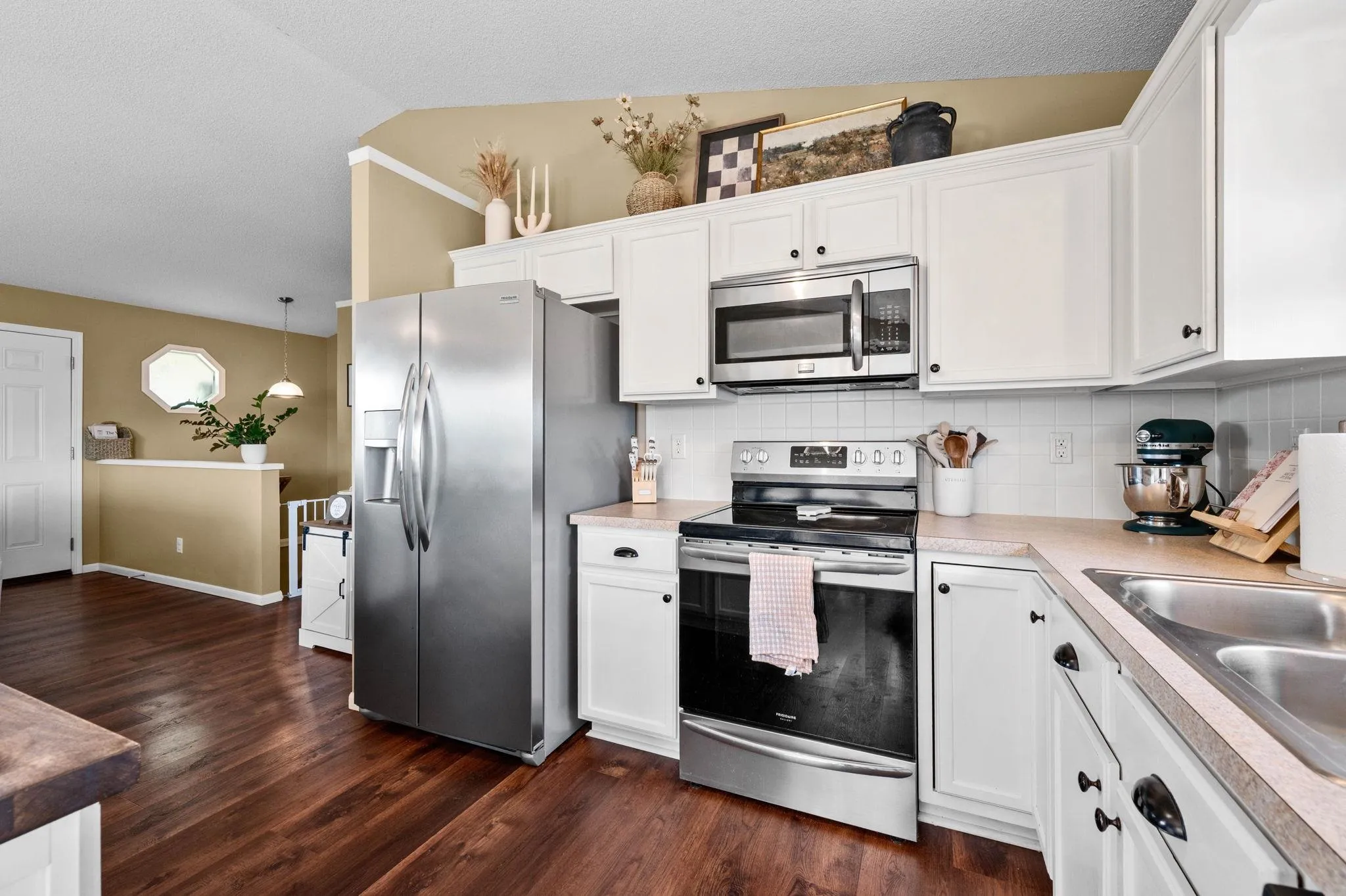 Wichita, Kansas 67235, United States, 3 Bedrooms Bedrooms, ,3 BathroomsBathrooms,Residential,Pending,158707